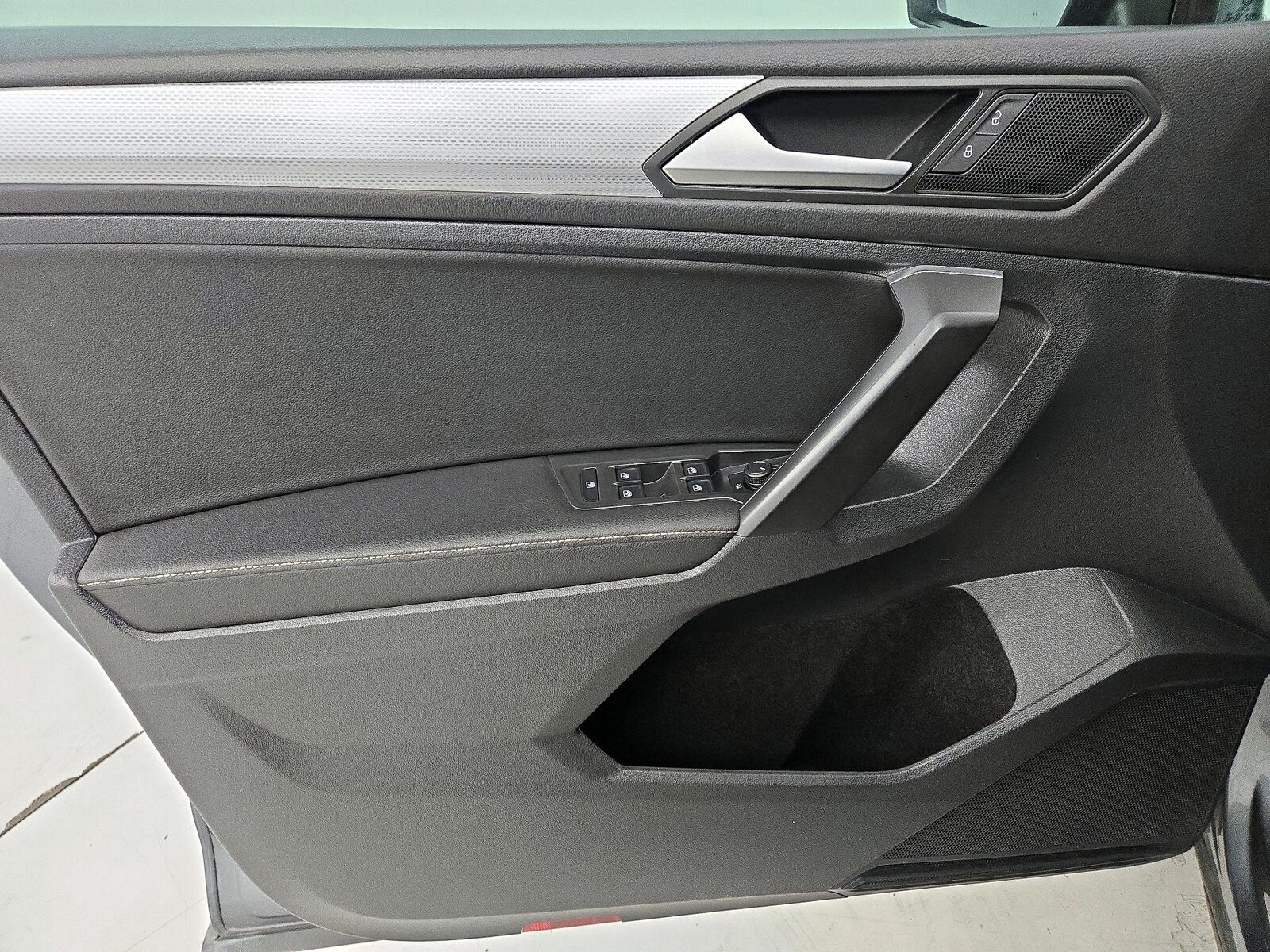 2022 Volkswagen Tiguan S, photo 13