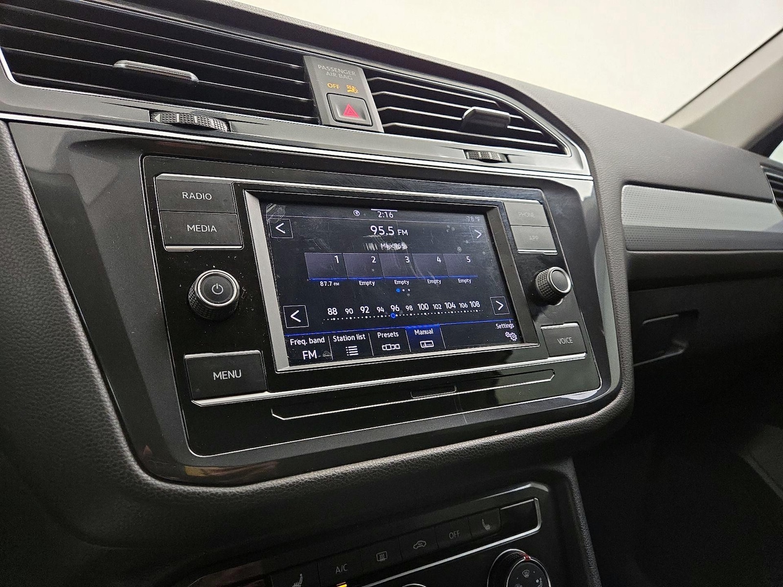 2022 Volkswagen Tiguan S, photo 16