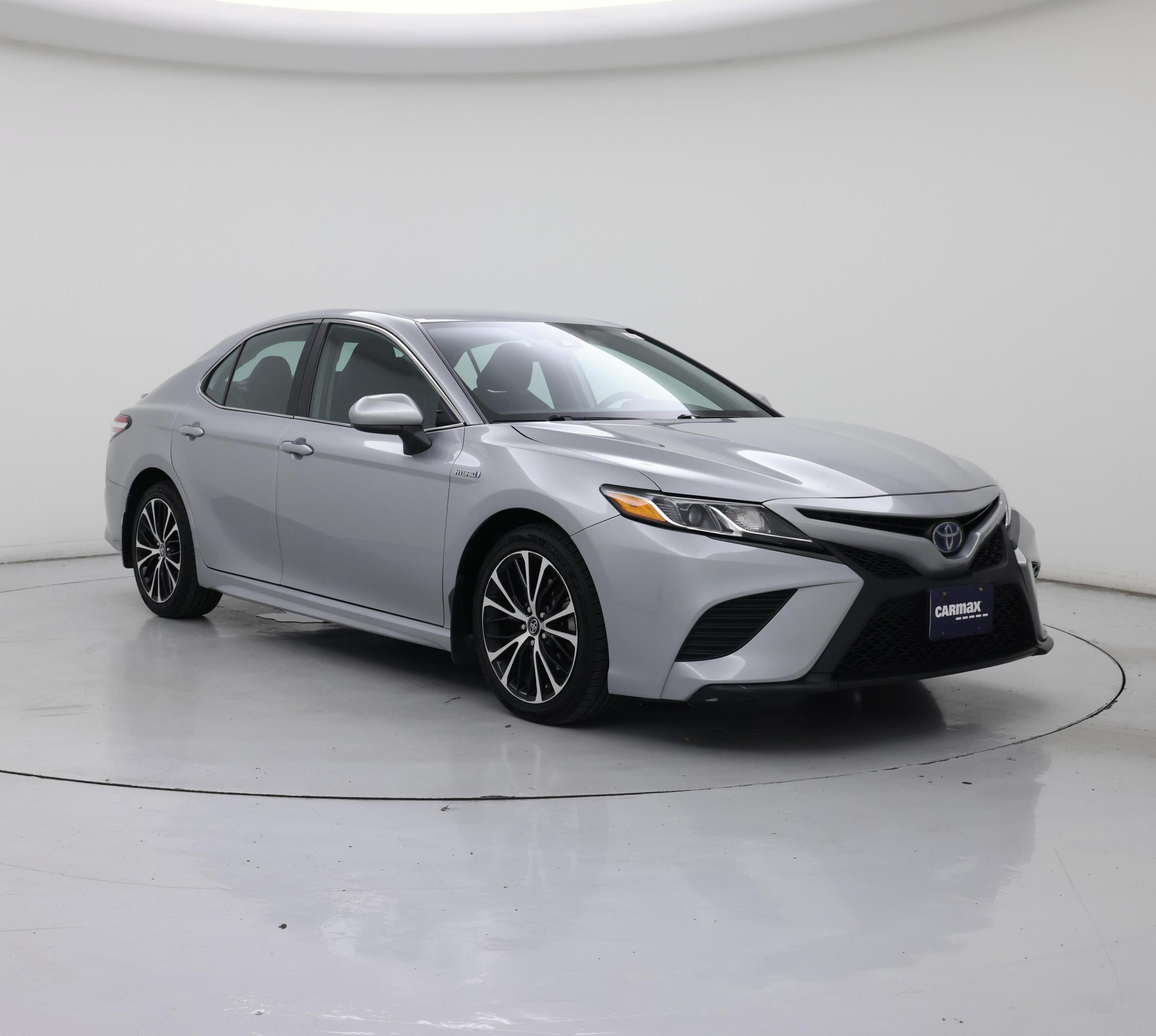 Silver 2020 Toyota Camry Hybrid Sedan Front-Wheel Drive Automatic