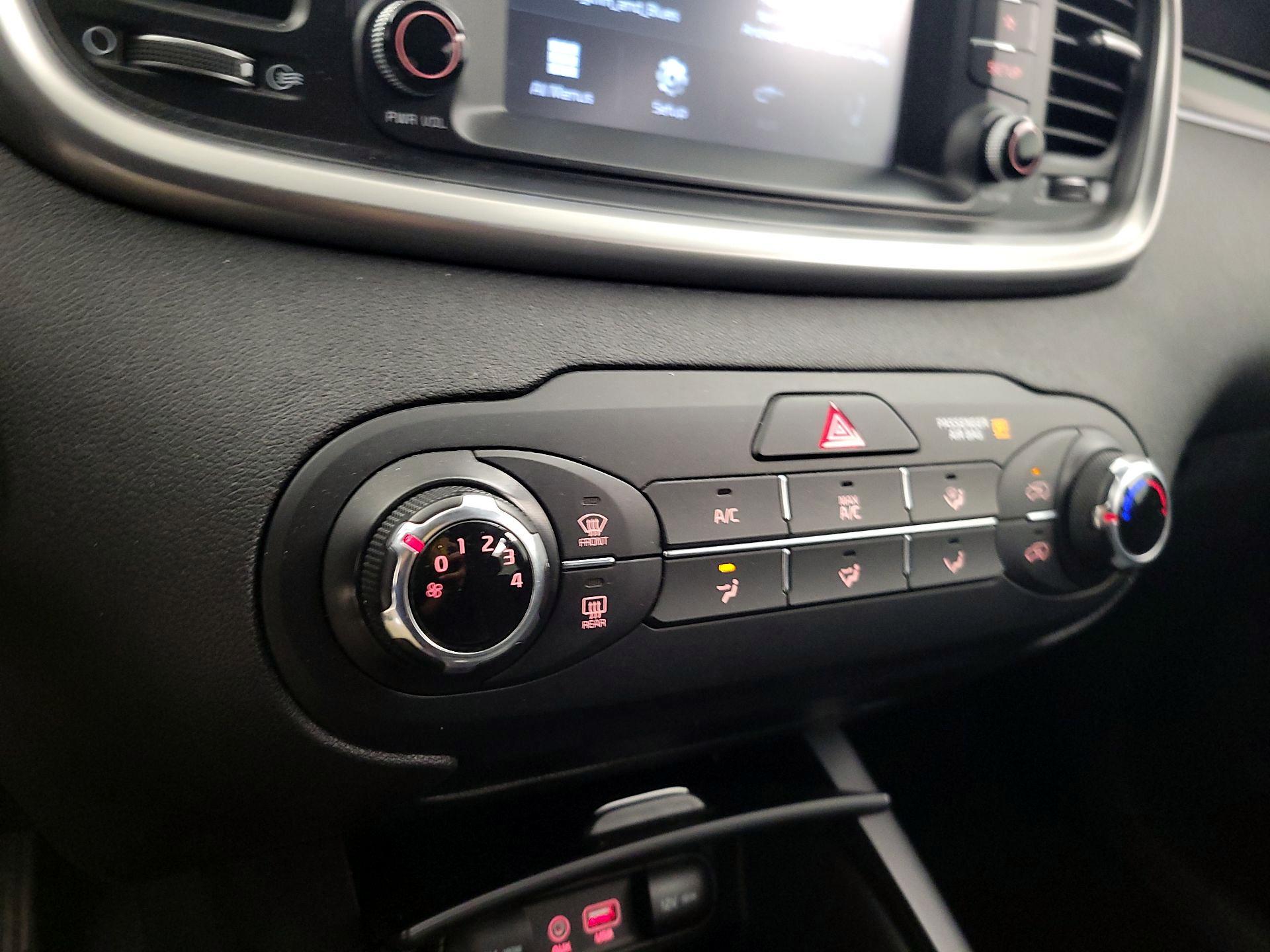 Thumbnail: 2019 Kia Sorento - 16