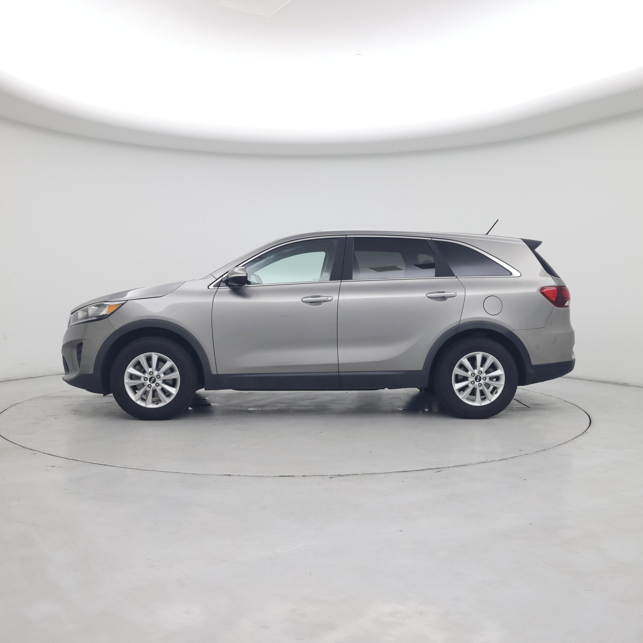Thumbnail: 2019 Kia Sorento - 3