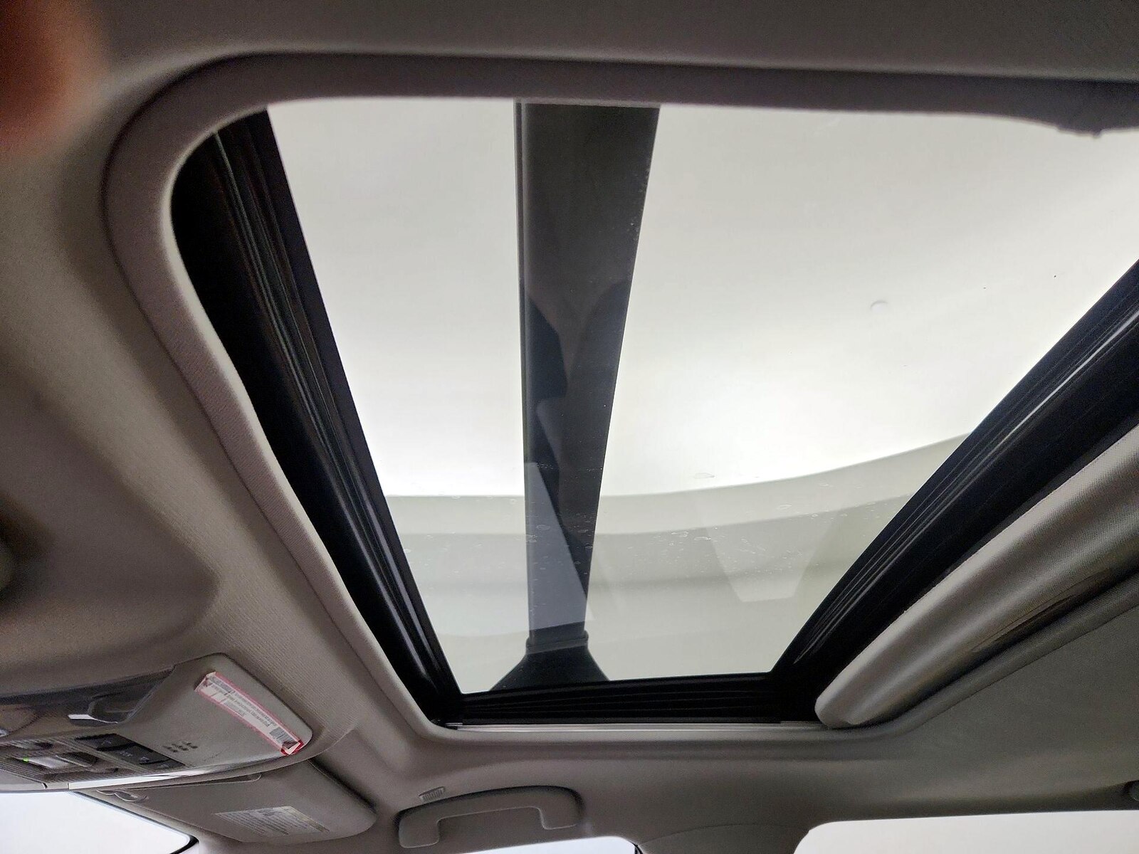 Sunroof(s) & Overhead Airbags