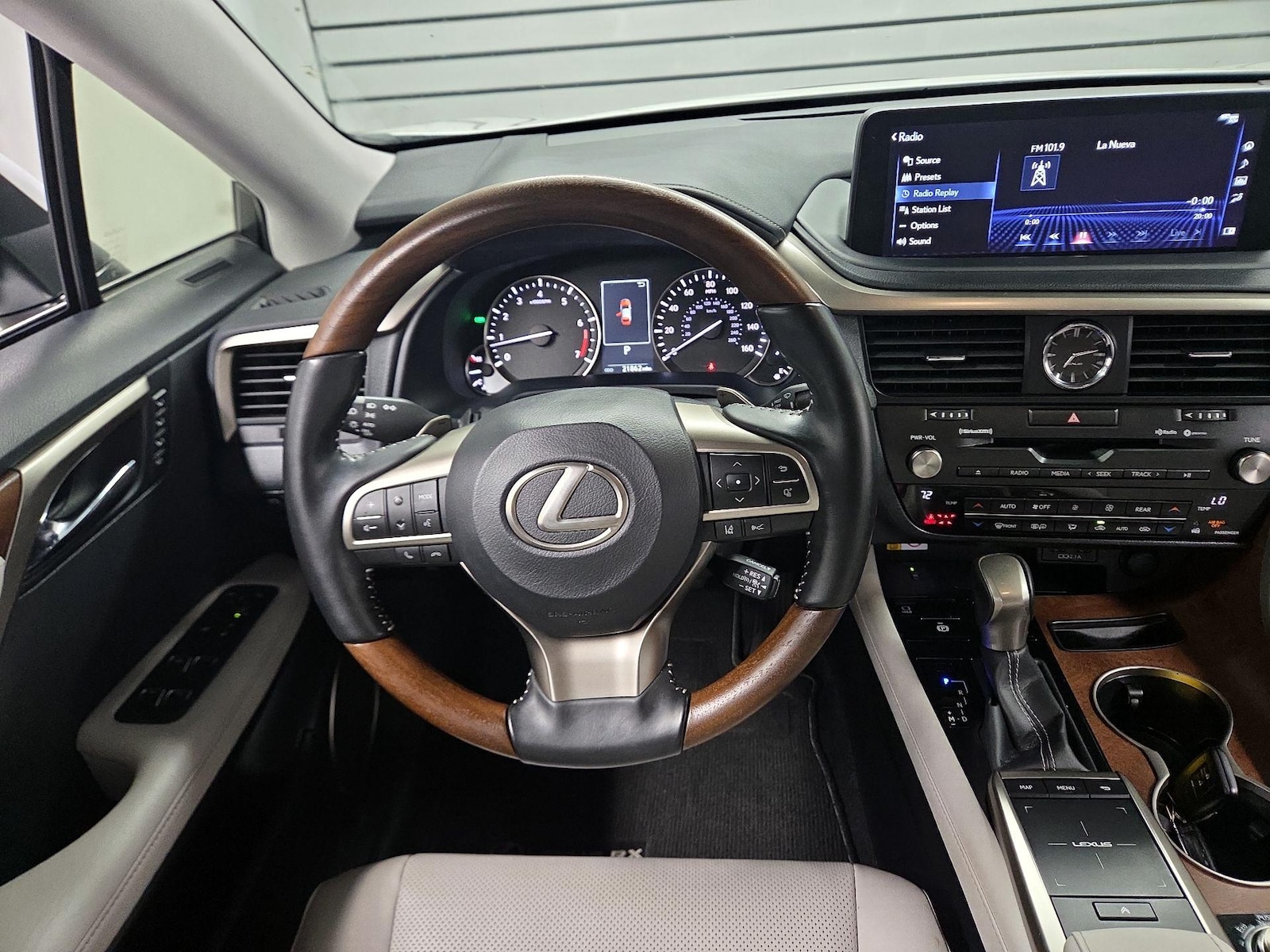 2022 Lexus RX 350 - Photo 11