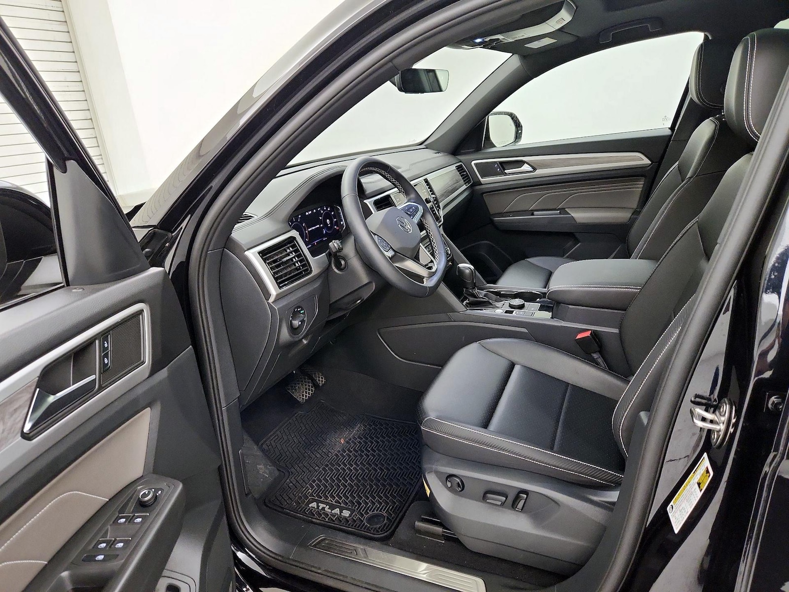 2023 Volkswagen Atlas Cross Sport SE w/Tech - Photo 12