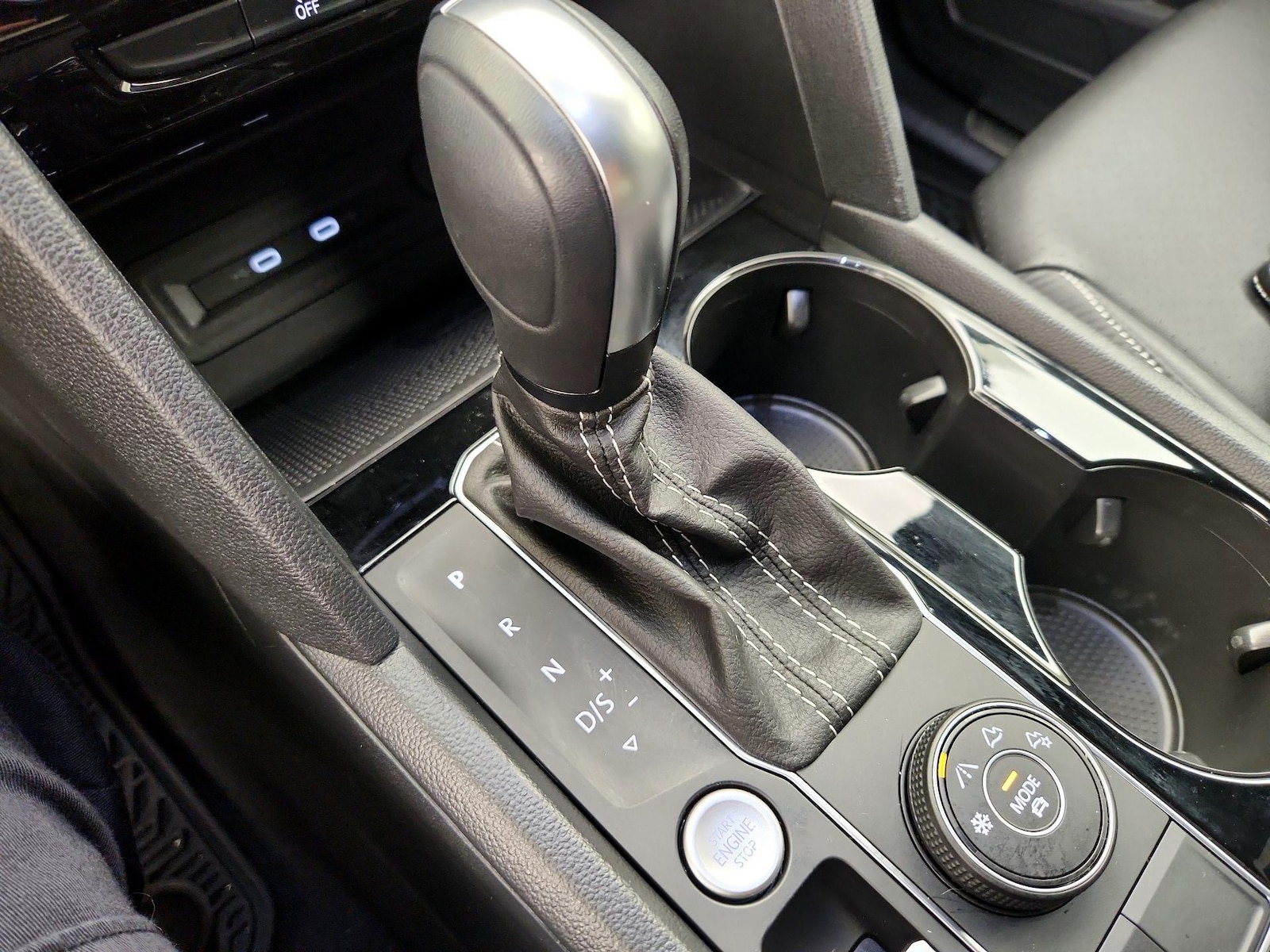 2023 Volkswagen Atlas Cross Sport SE w/Tech - Photo 18