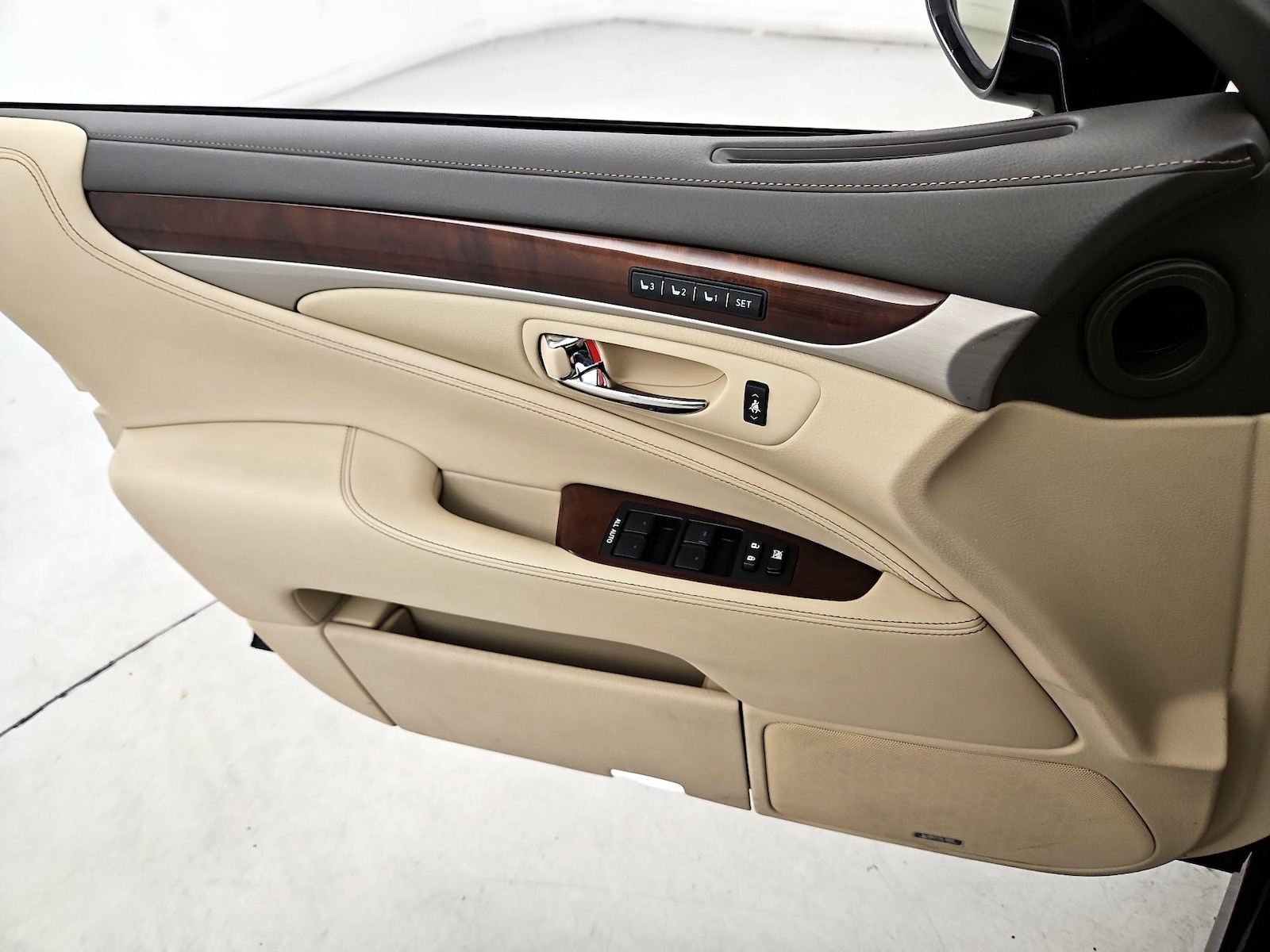 2014 Lexus LS Base - Photo 13