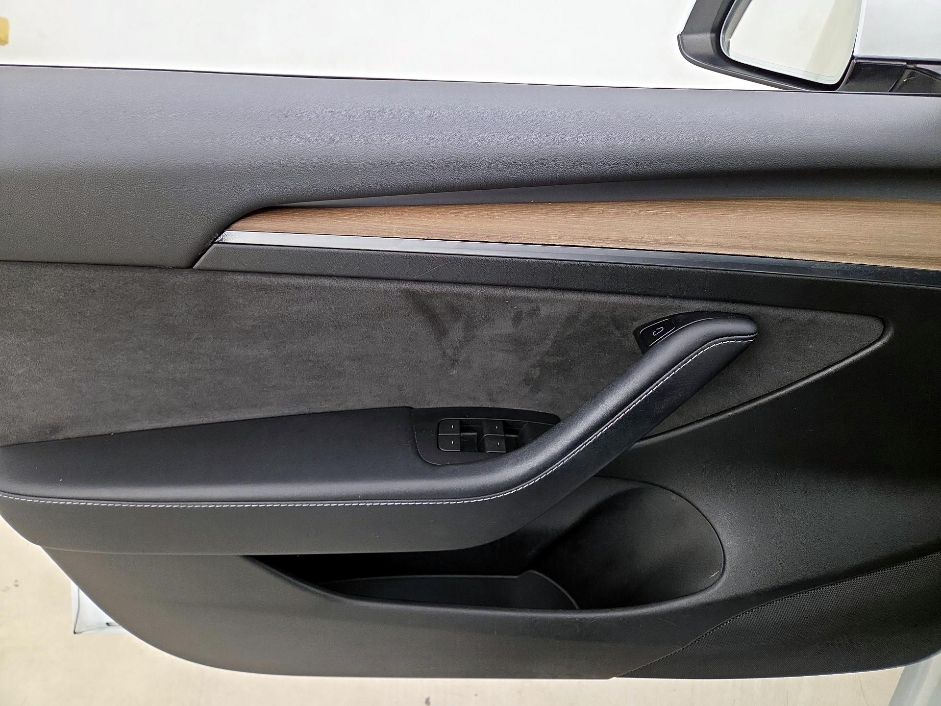 Thumbnail: 2021 Tesla Model 3 - 12