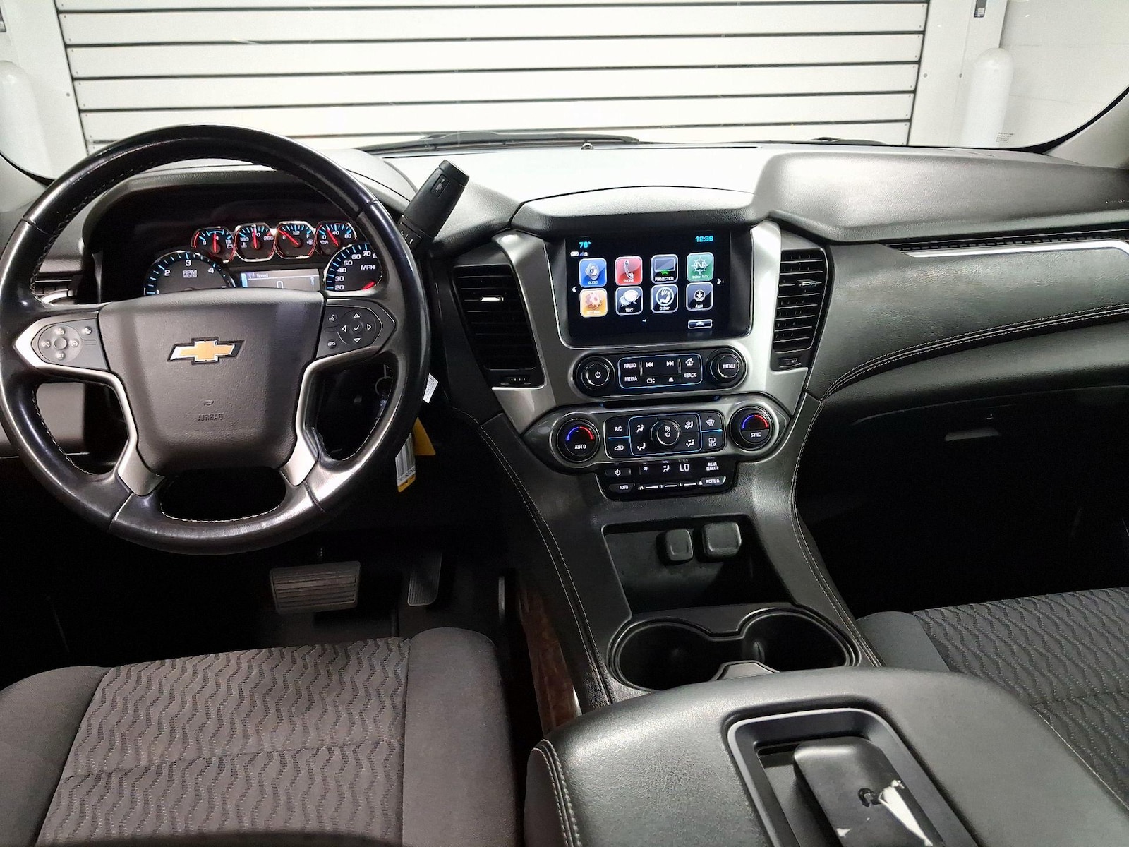 2019 Chevrolet Suburban LS - Photo 10