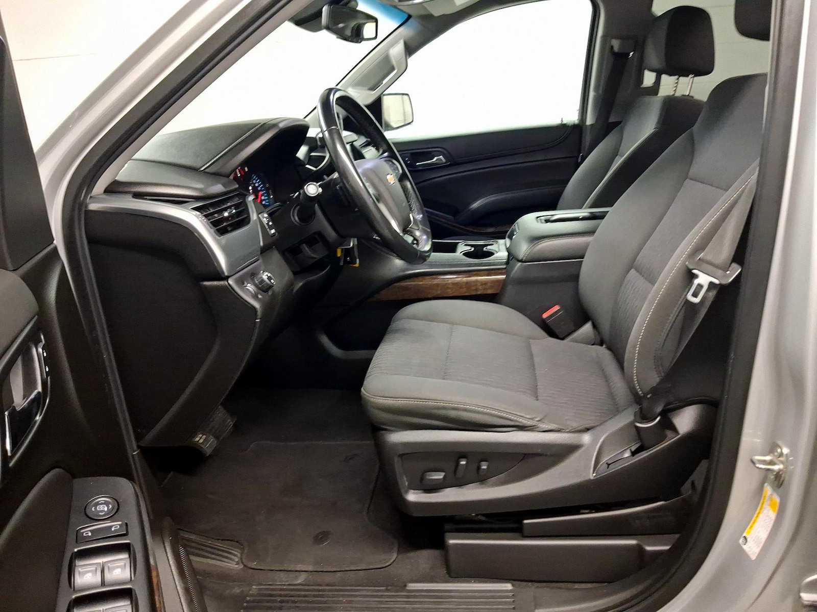2019 Chevrolet Suburban LS - Photo 12