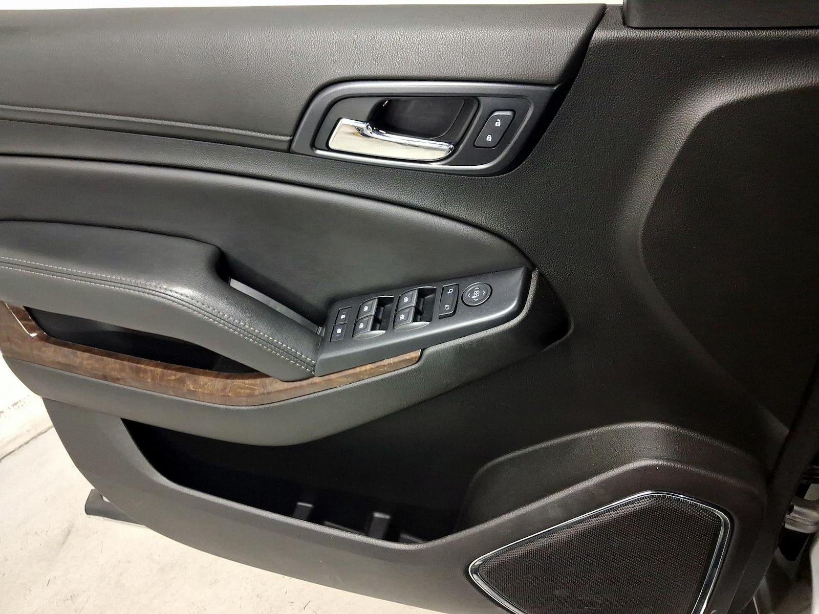 2019 Chevrolet Suburban LS - Photo 13
