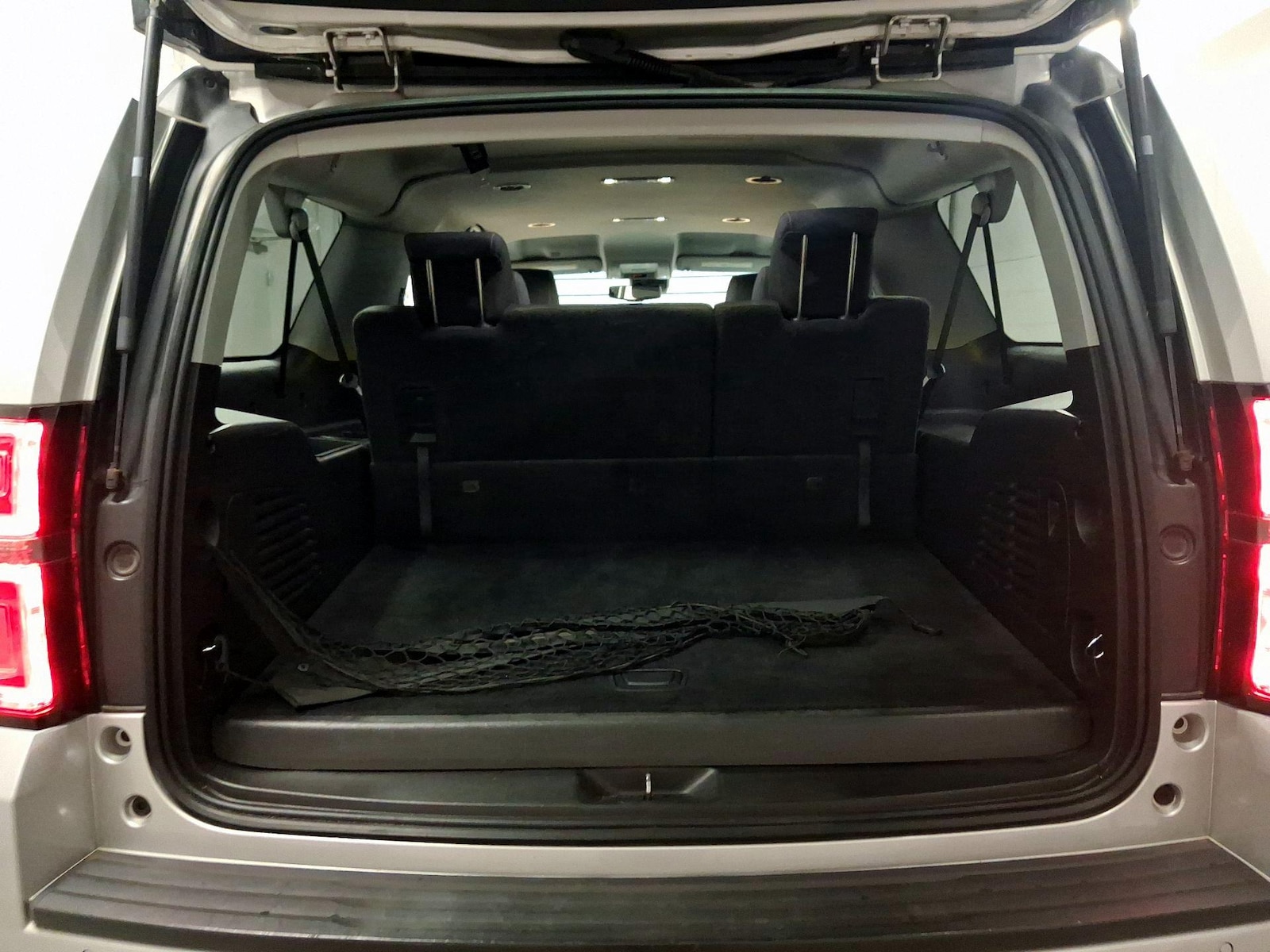2019 Chevrolet Suburban LS - Photo 17