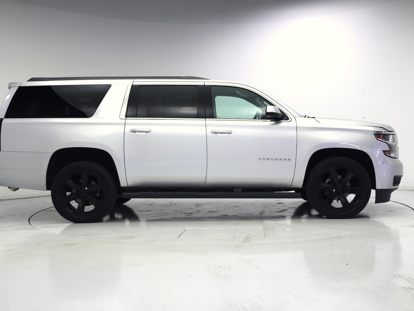 2019 Chevrolet Suburban LS - Photo 8