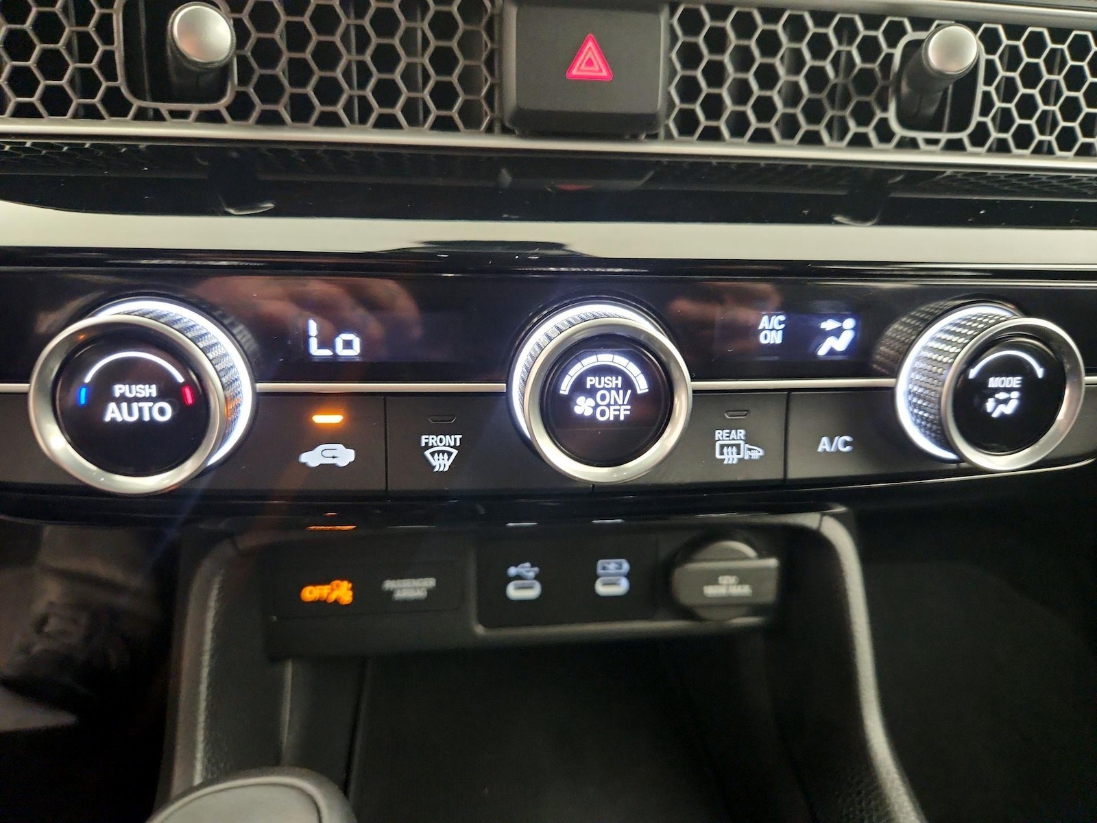 2025 Honda Civic Hatchback Sport - Photo 17