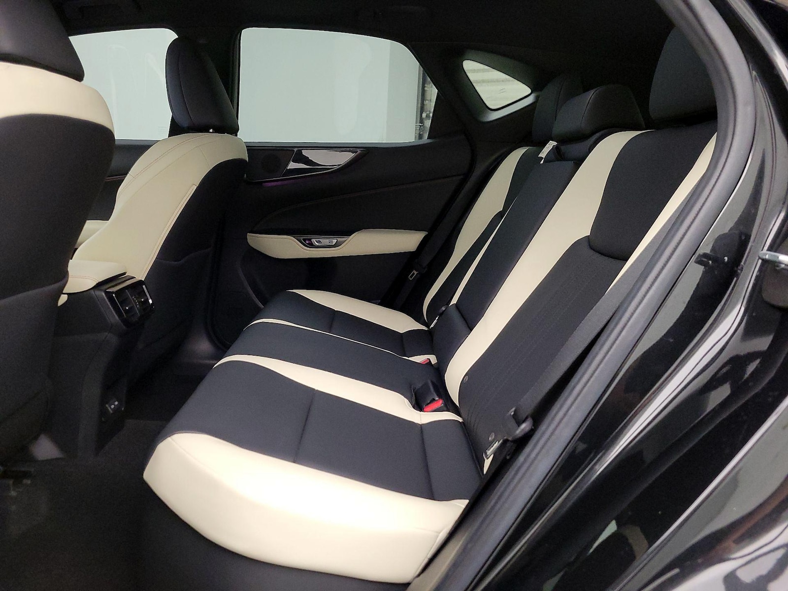 2022 Lexus NX Hybrid 350h - Photo 21