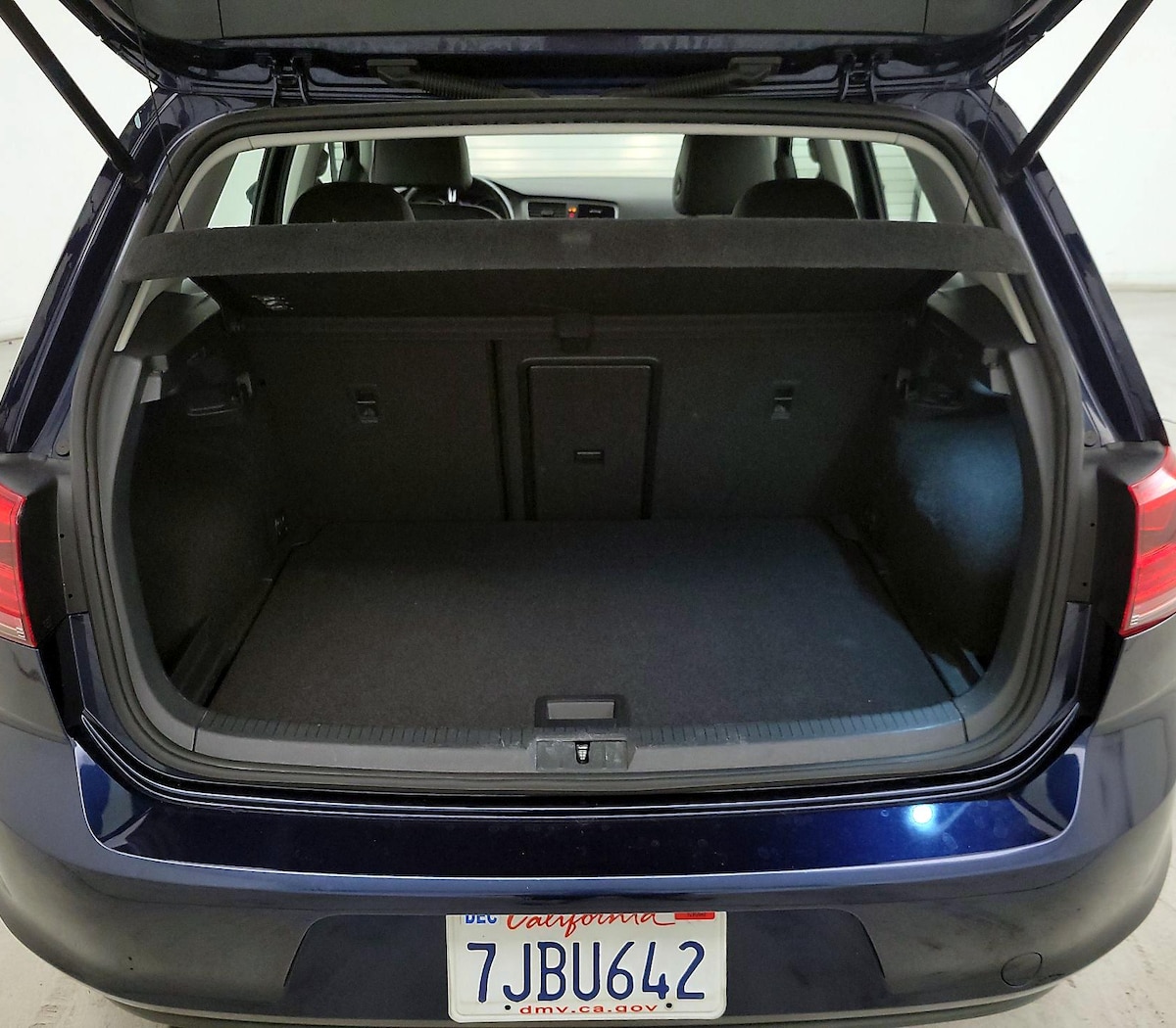 Trunk/Cargo (Seats Up)