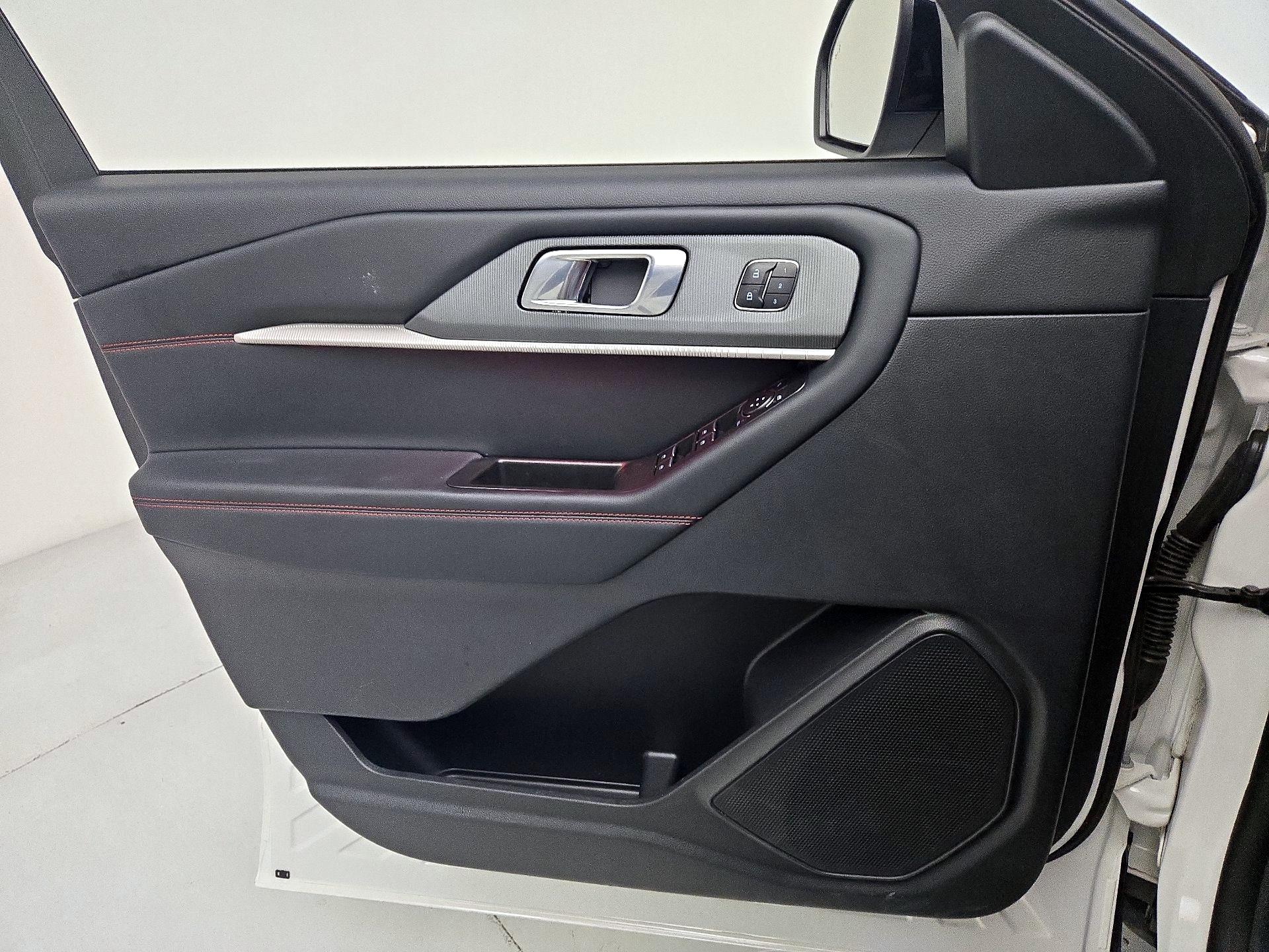 Thumbnail: 2025 Ford Explorer - 12