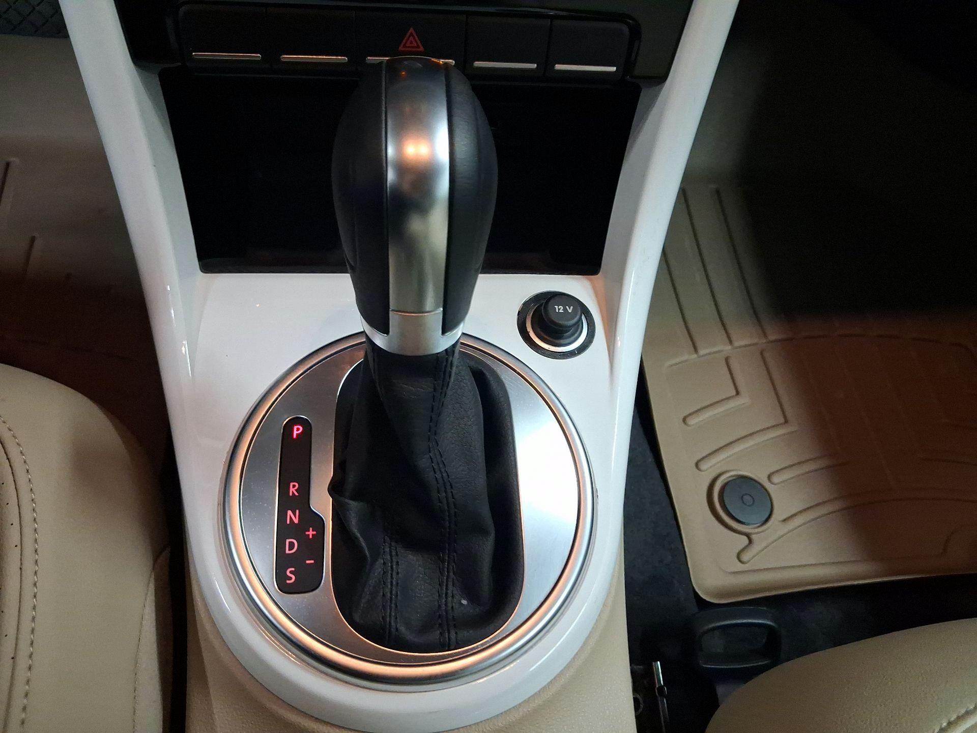 Thumbnail: 2019 Volkswagen Beetle - 16
