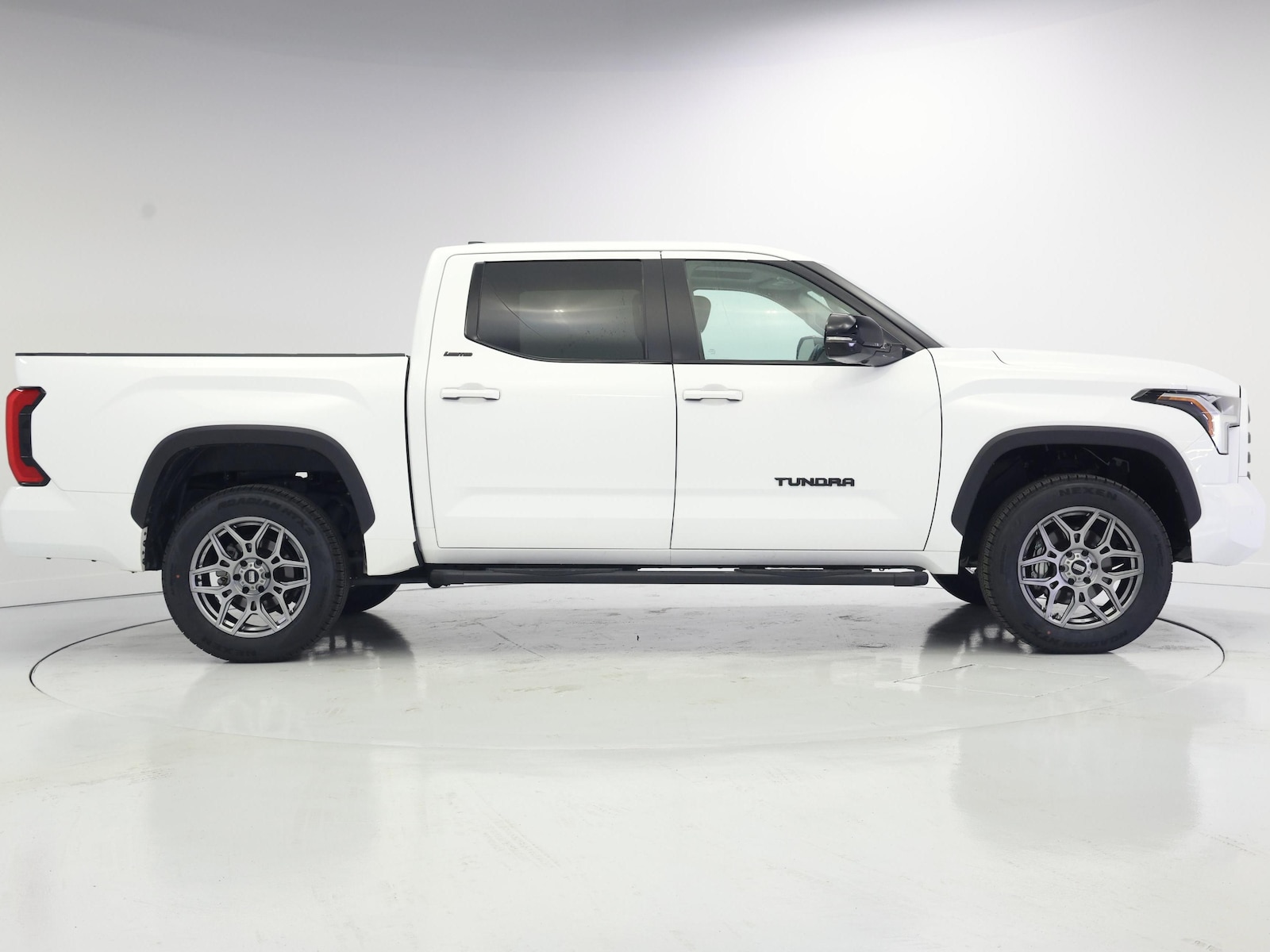 2024 Toyota Tundra Limited - Photo 8