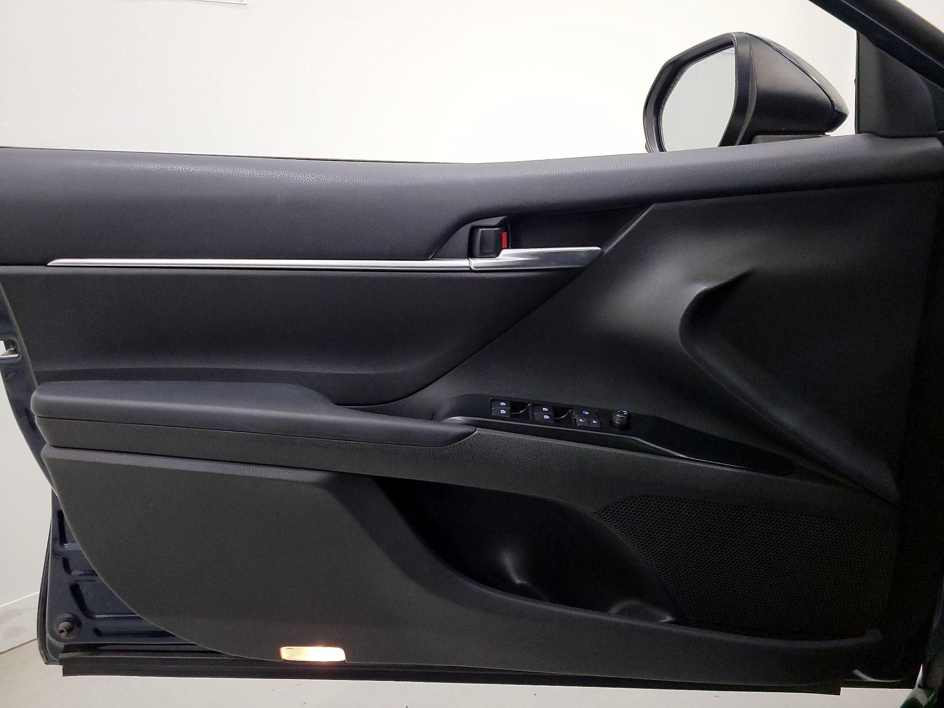 Thumbnail: 2019 Toyota Camry - 12