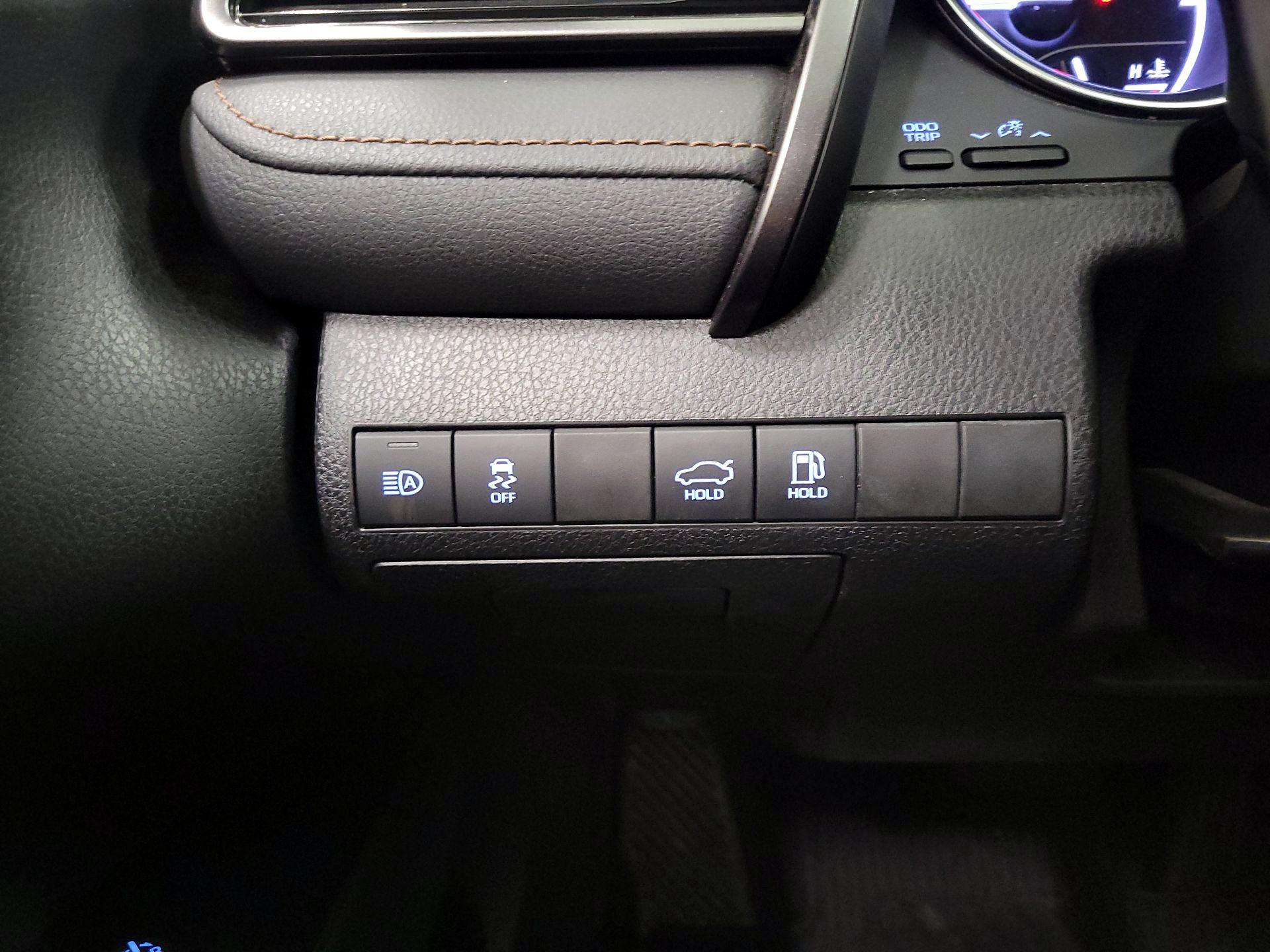 Thumbnail: 2019 Toyota Camry - 13