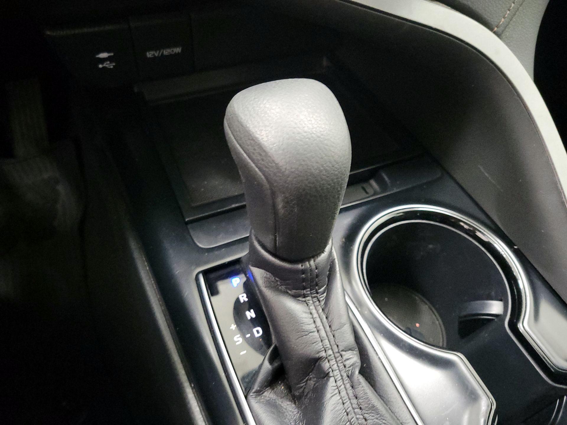 Thumbnail: 2019 Toyota Camry - 17