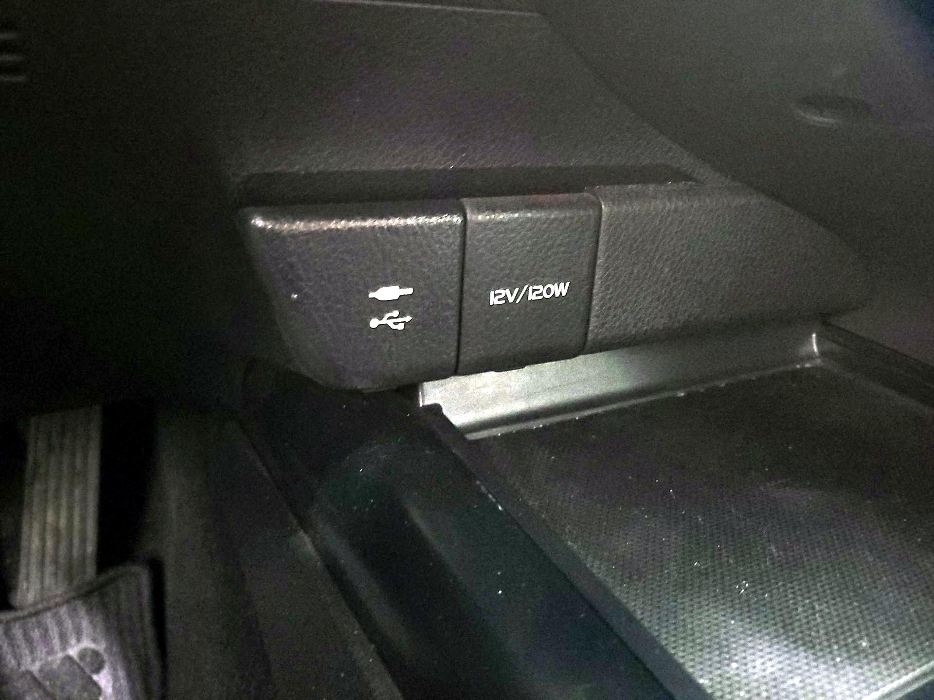 Thumbnail: 2019 Toyota Camry - 18