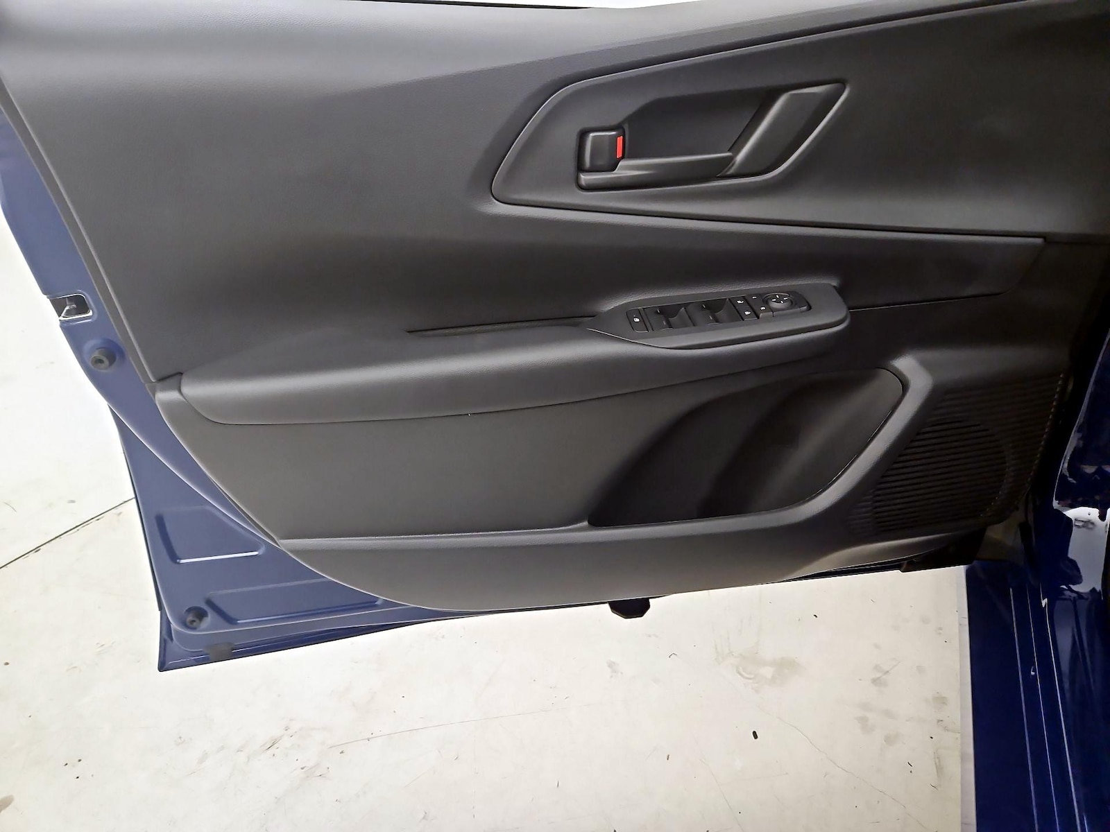2026 Toyota Prius Plug-in Hybrid SE - Photo 13