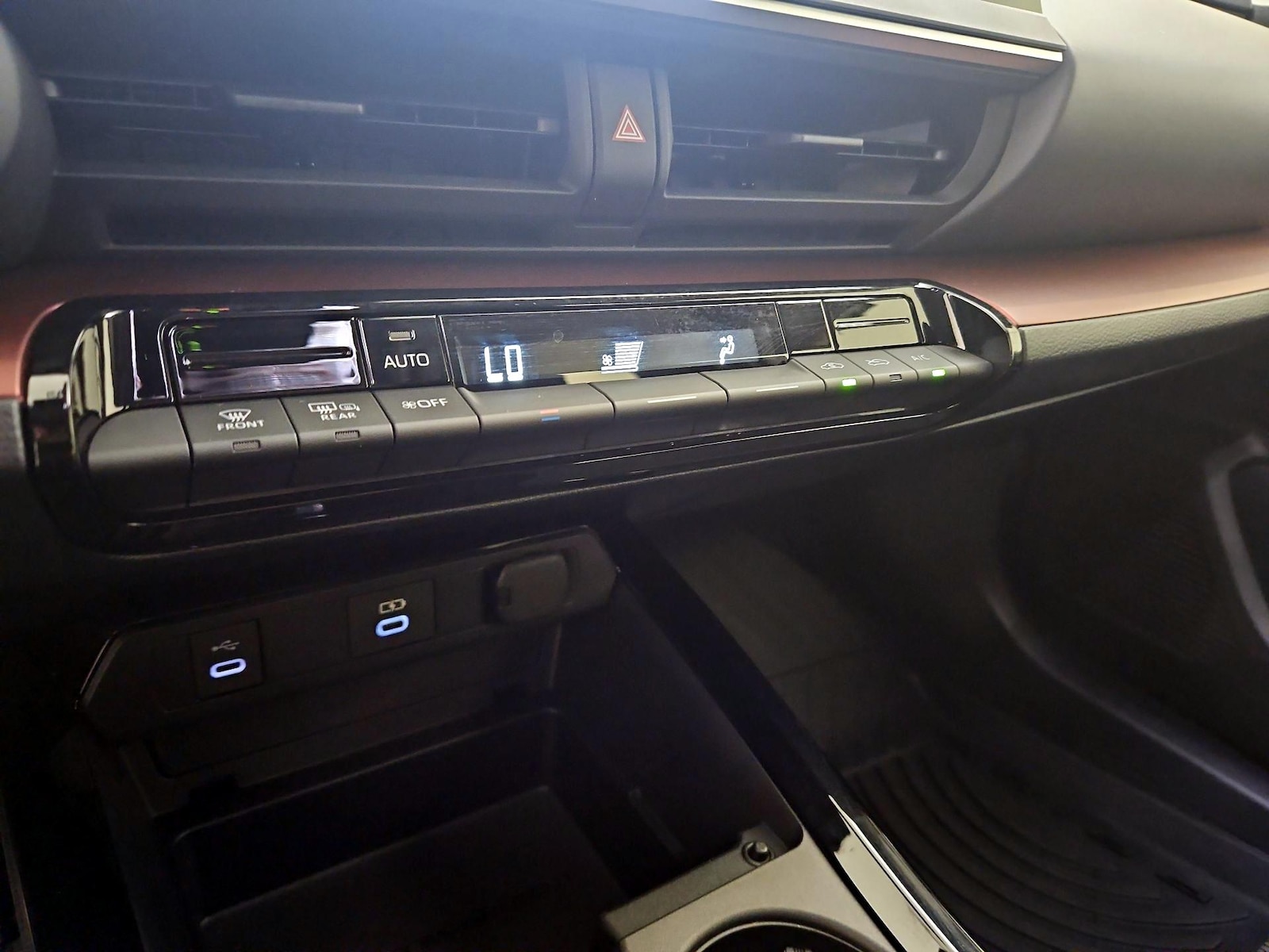 2026 Toyota Prius Plug-in Hybrid SE - Photo 17
