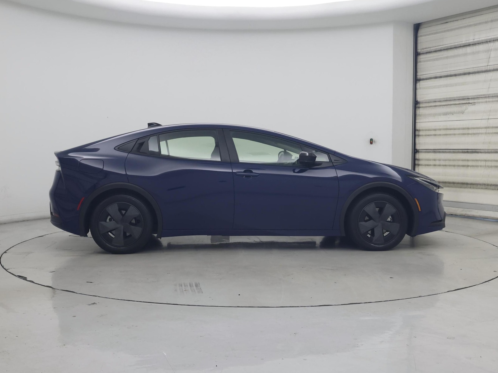 2026 Toyota Prius Plug-in Hybrid SE - Photo 8