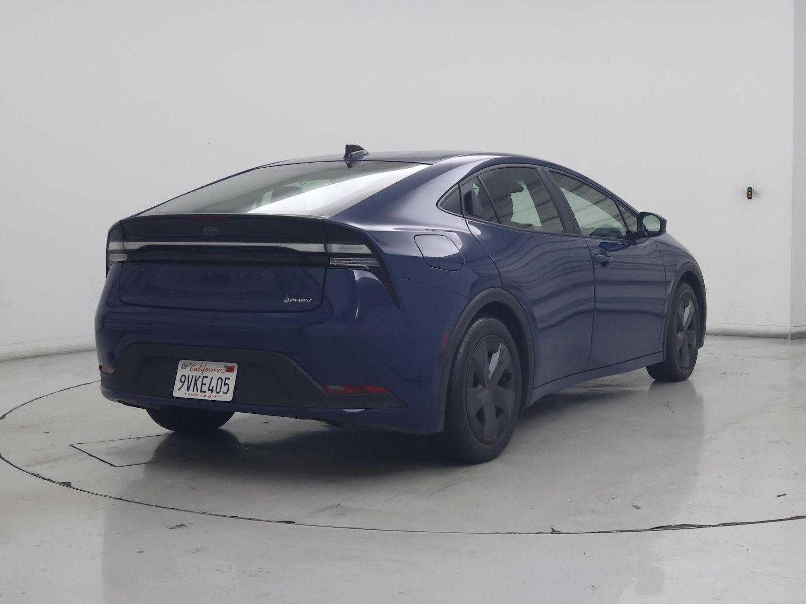 2026 Toyota Prius Plug-in Hybrid SE - Photo 9