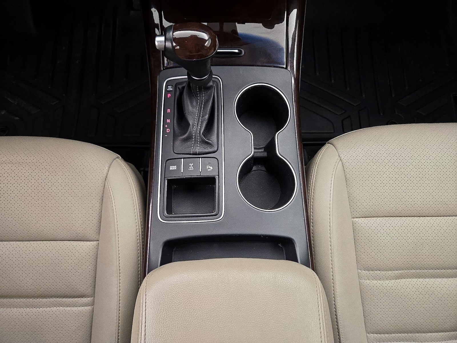 2018 Kia Sorento EX - Photo 18