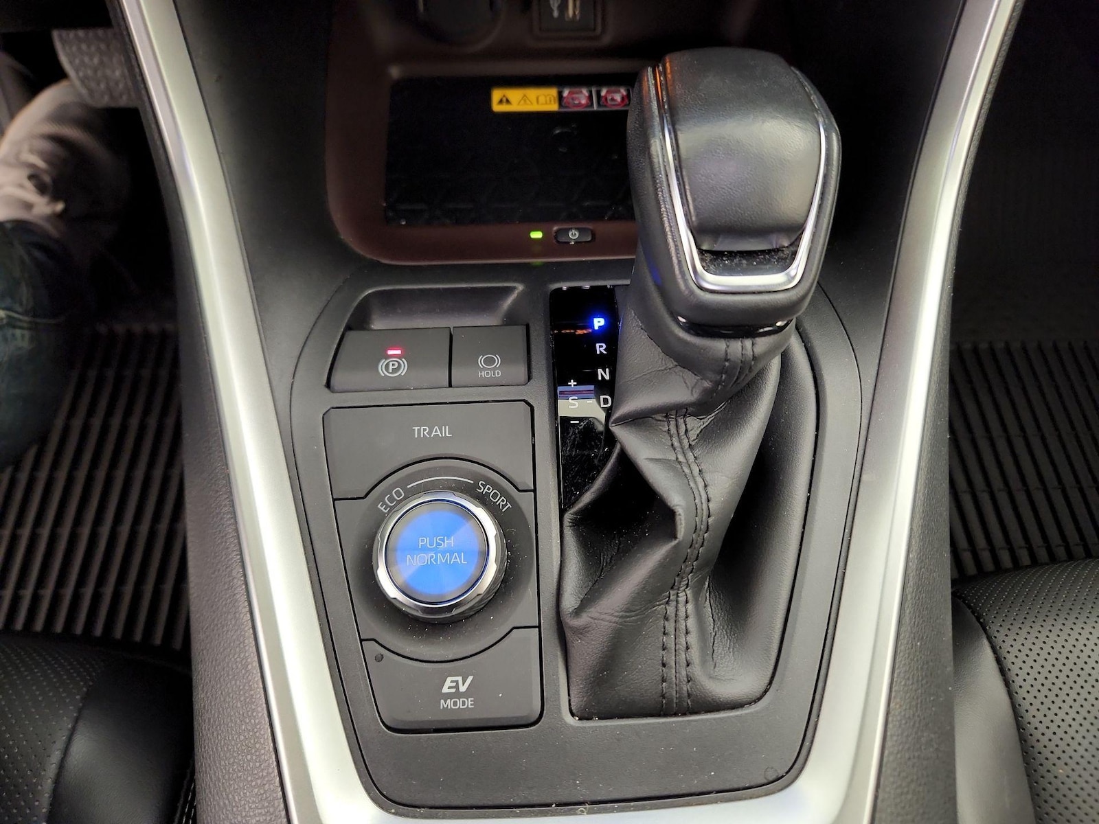 2023 Toyota RAV4 Limited - Photo 18