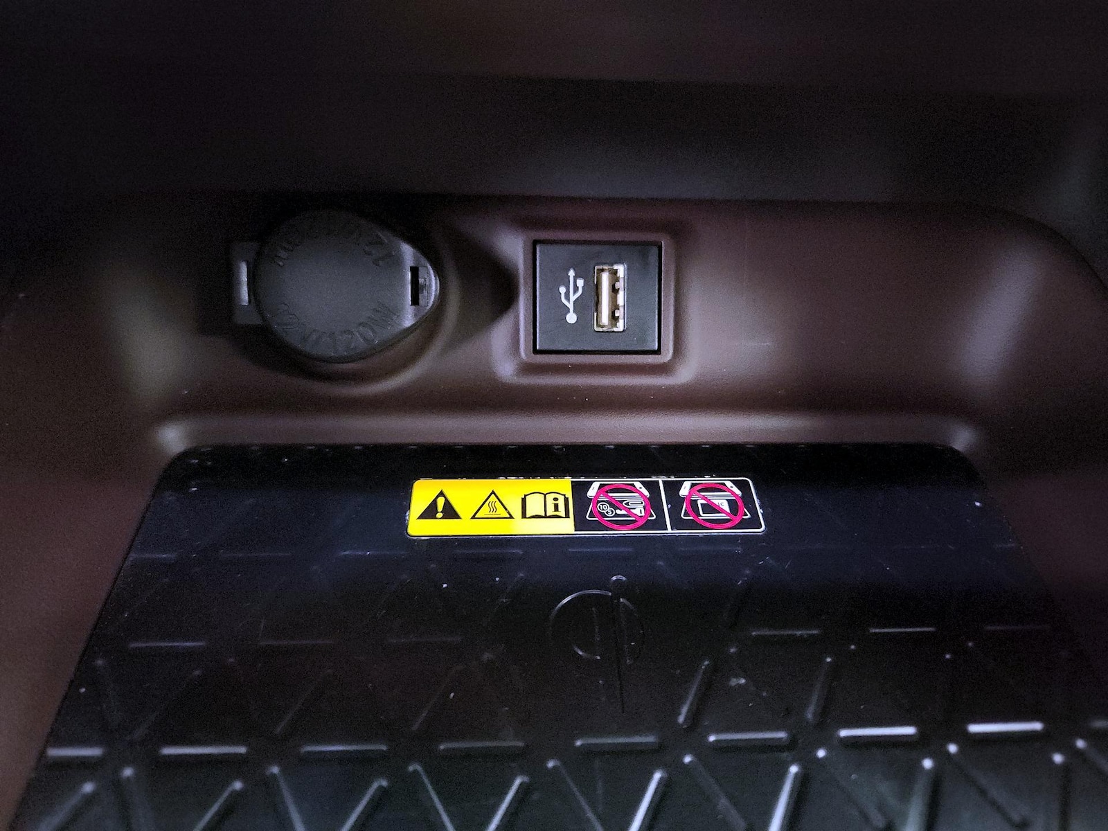 2023 Toyota RAV4 Limited - Photo 19