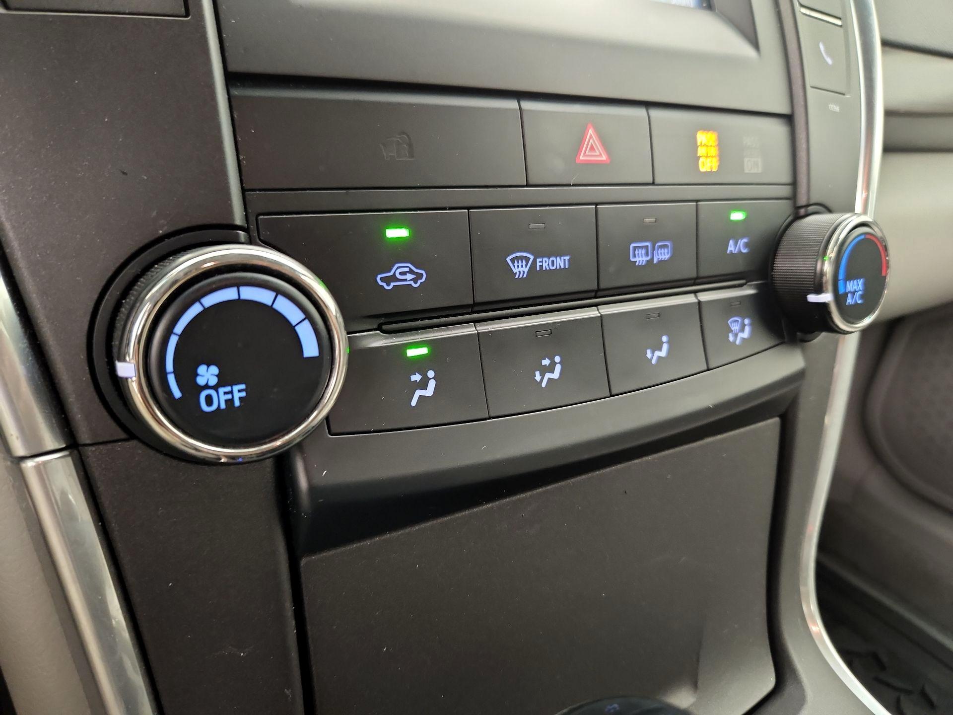 Thumbnail: 2015 Toyota Camry - 16