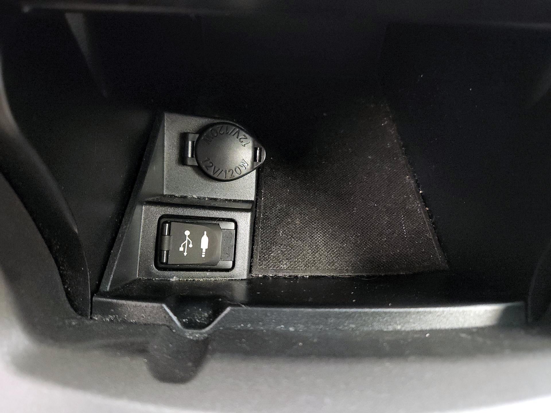 Thumbnail: 2015 Toyota Camry - 18