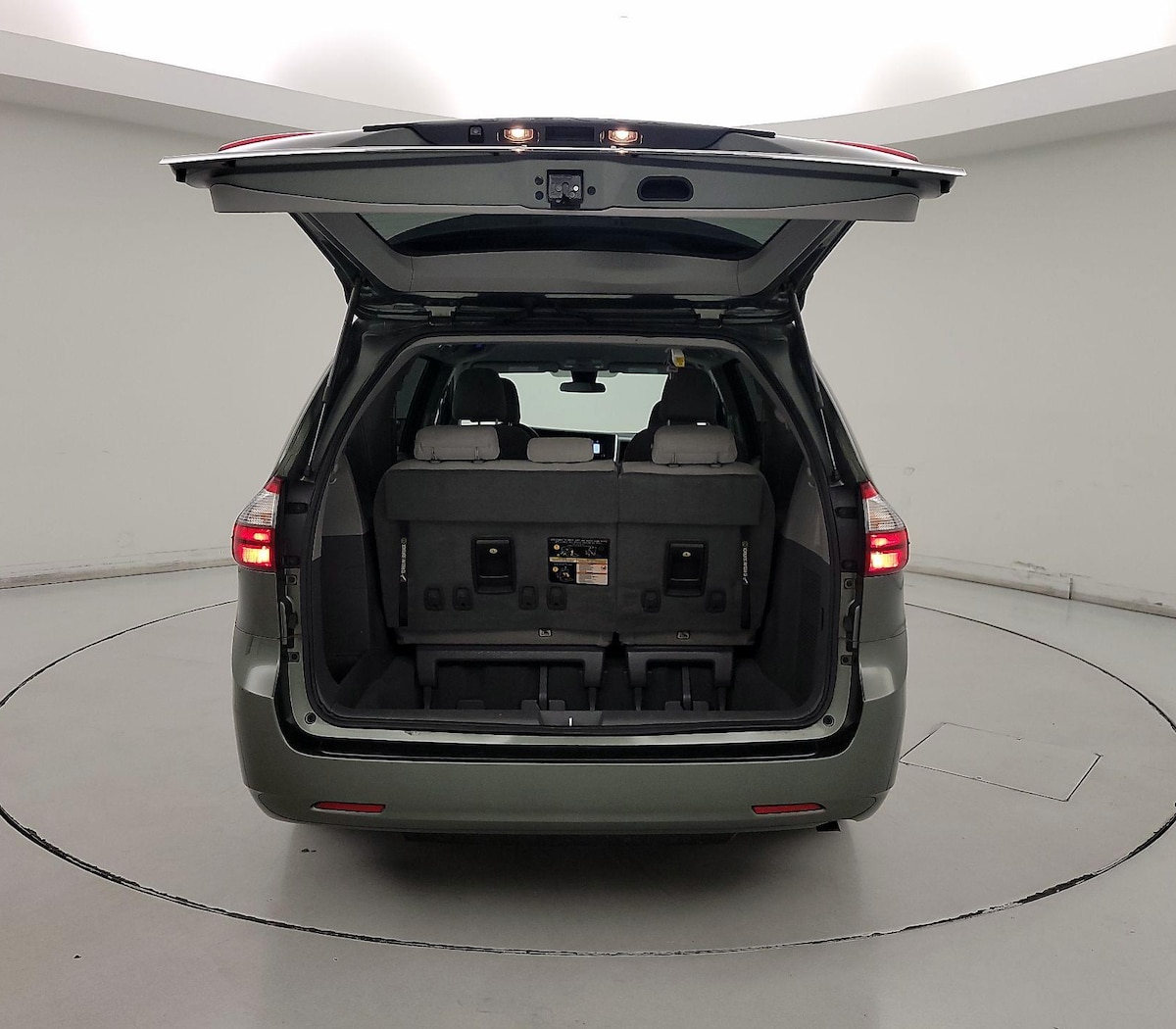 Trunk/Cargo (Seats Up)