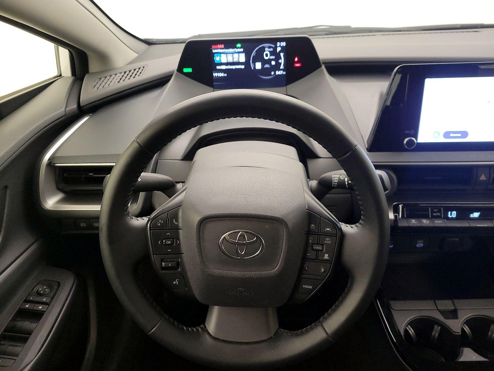 2024 Toyota Prius LE - Photo 11