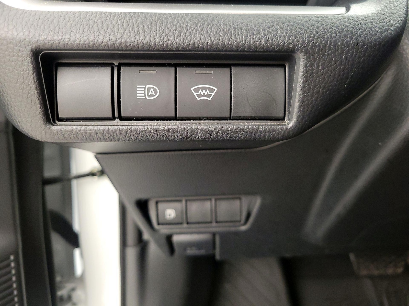 2024 Toyota Prius LE - Photo 14