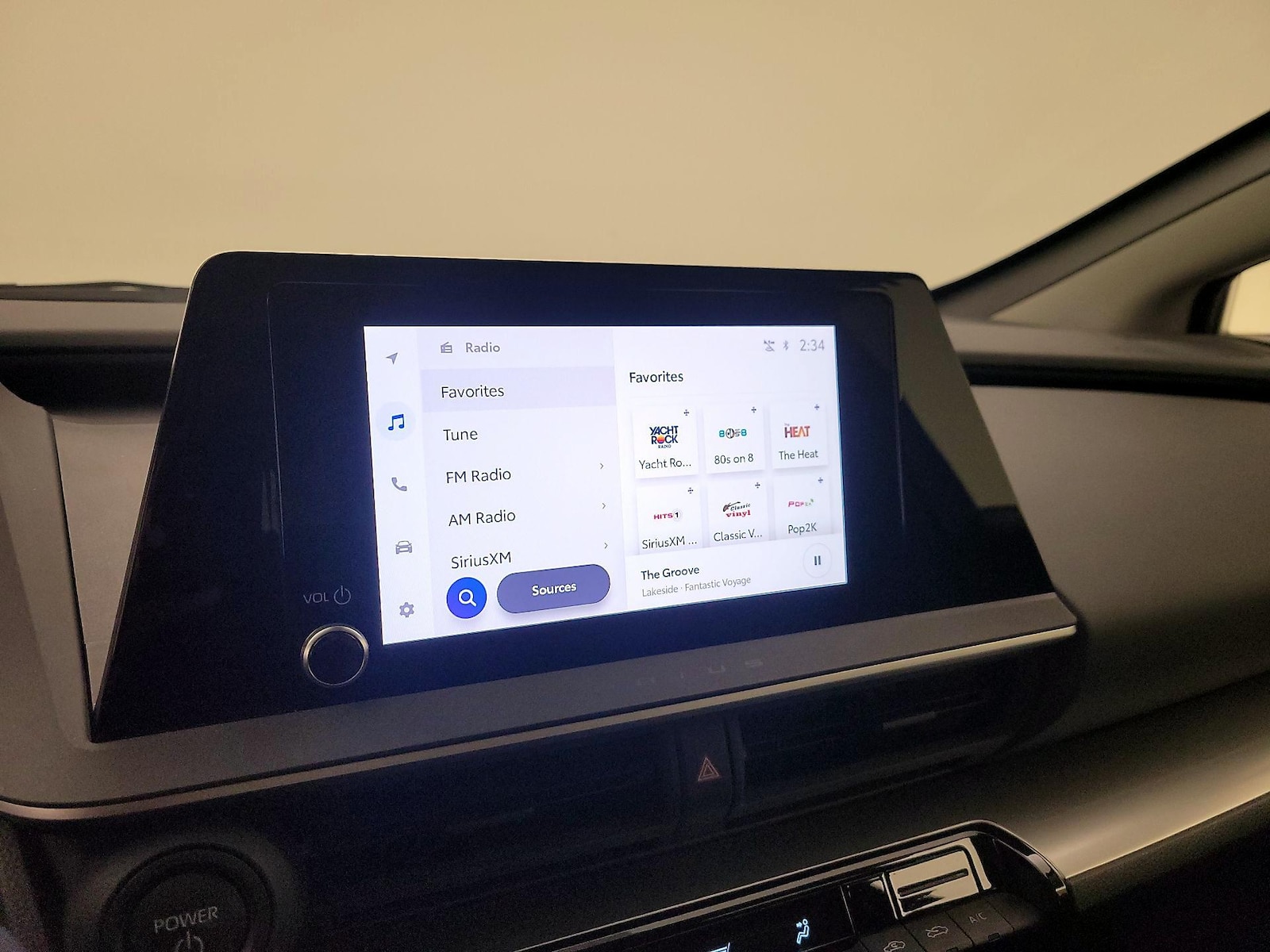 2024 Toyota Prius LE - Photo 16