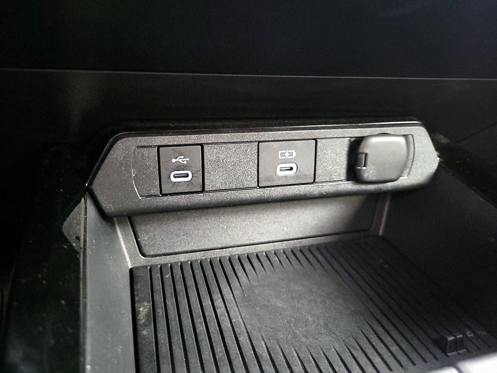 2024 Toyota Prius LE - Photo 19