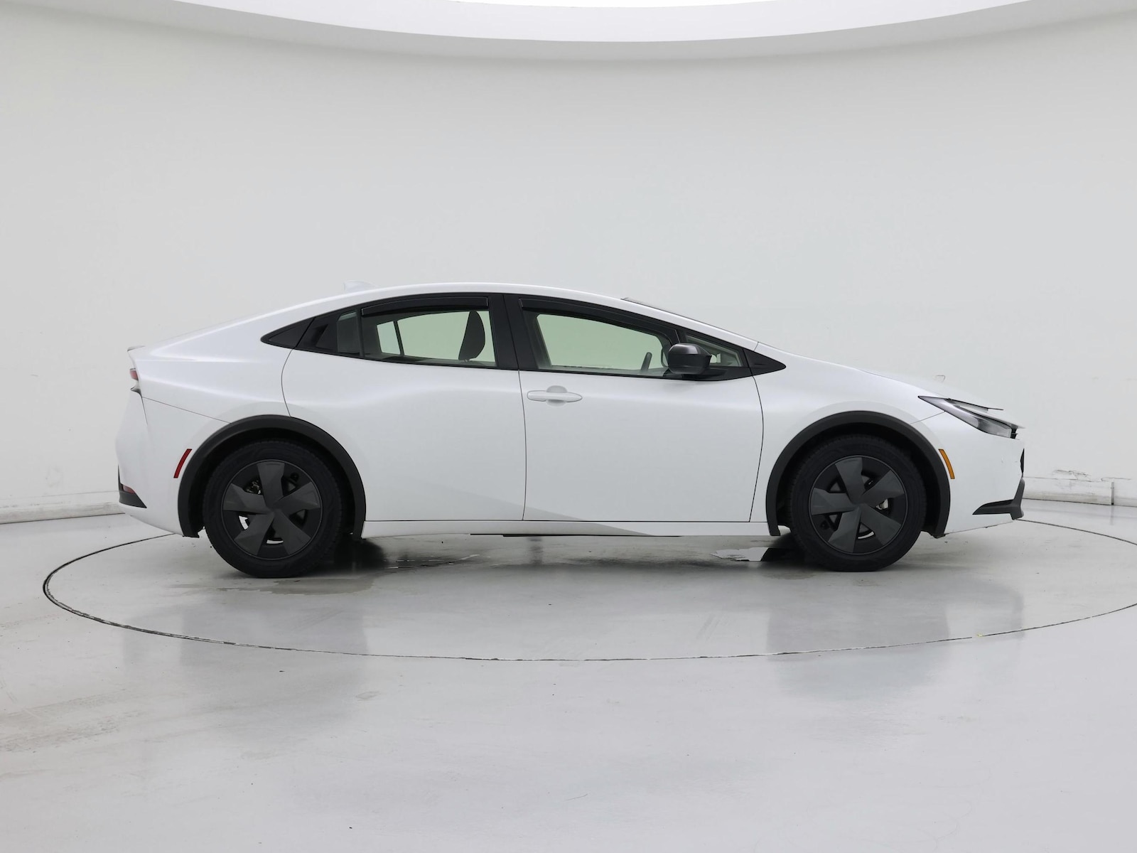 2024 Toyota Prius LE - Photo 8