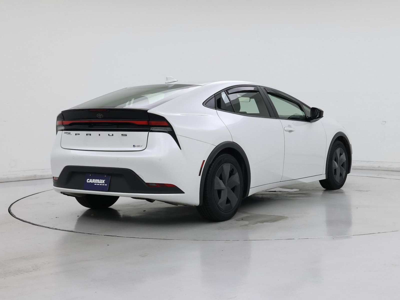 2024 Toyota Prius LE - Photo 9