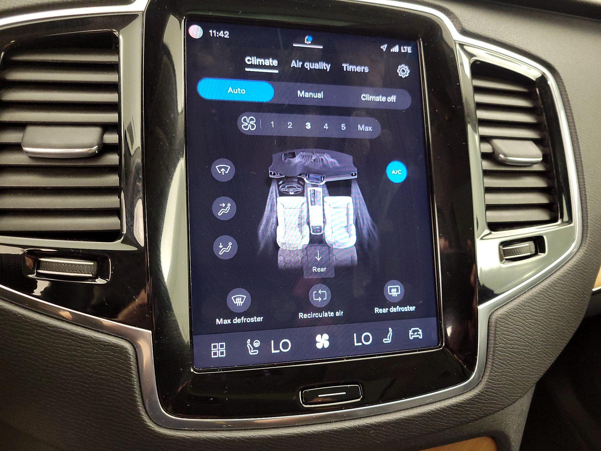 Thumbnail: 2025 Volvo XC90 - 17