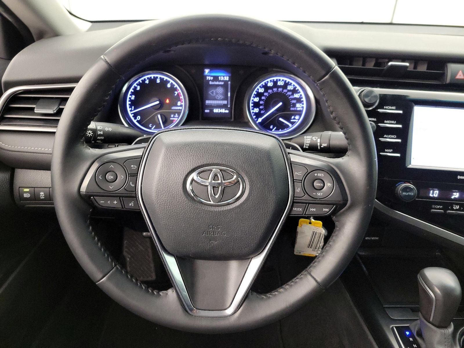 2020 Toyota Camry SE - Photo 11