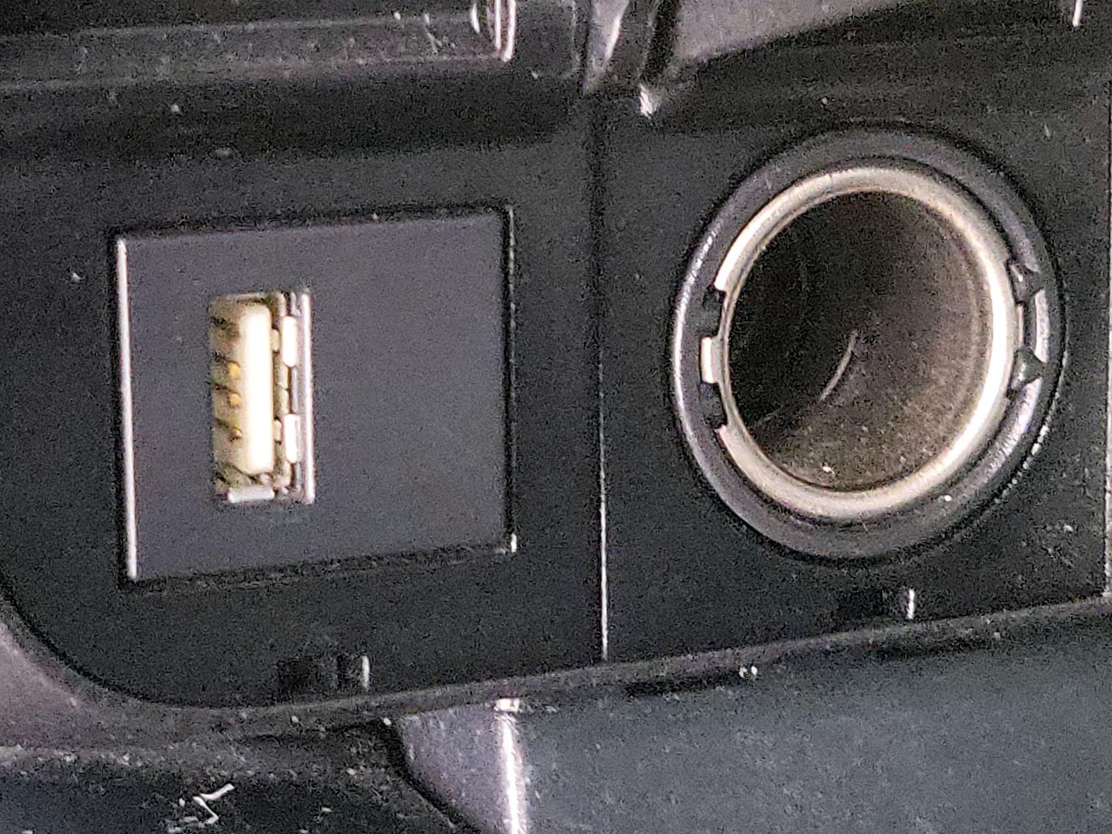 2020 Toyota Camry SE - Photo 19