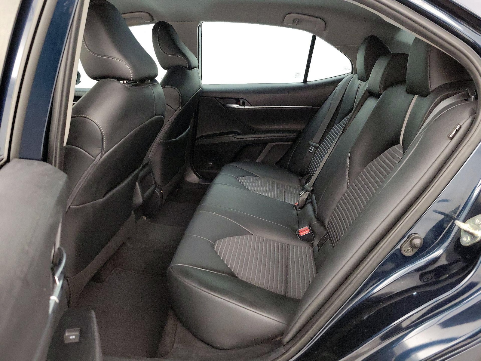 2020 Toyota Camry SE - Photo 20