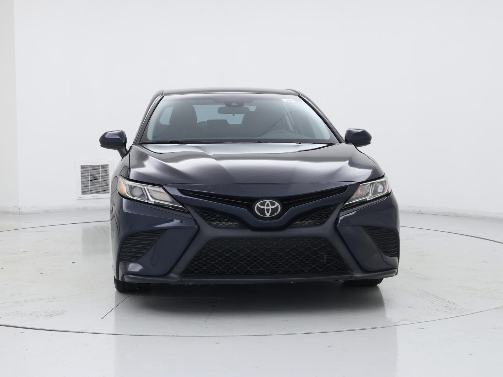 2020 Toyota Camry SE - Photo 6