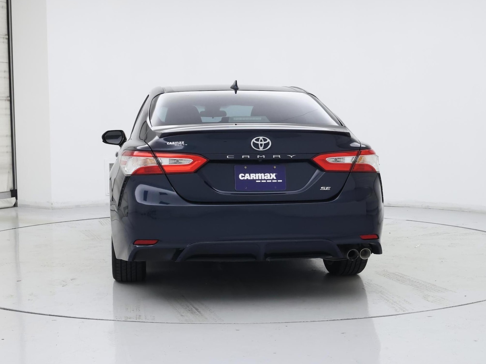2020 Toyota Camry SE - Photo 7