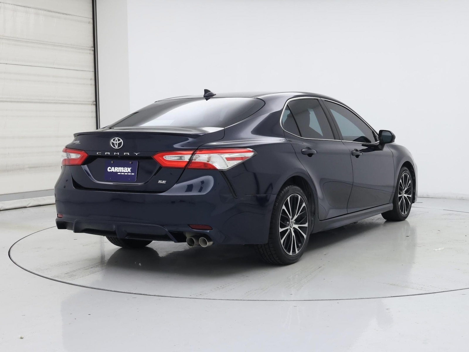 2020 Toyota Camry SE - Photo 9
