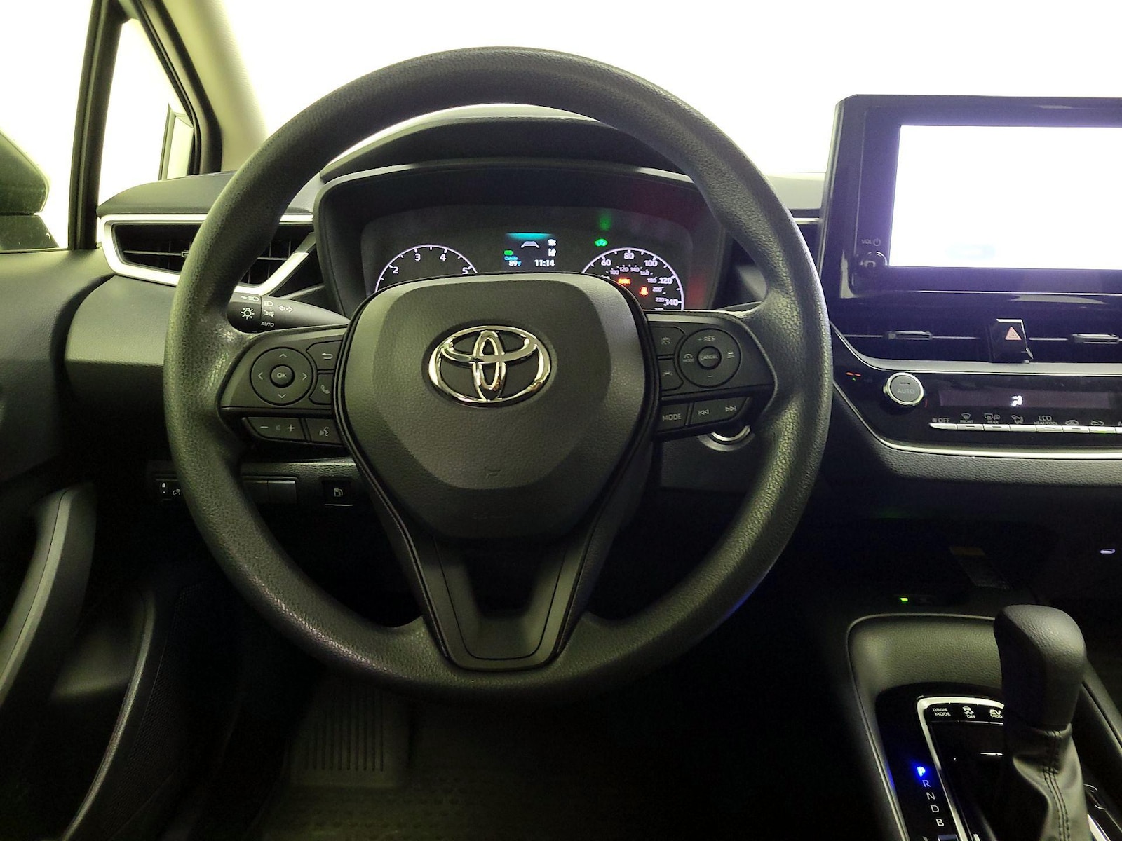 2025 Toyota Corolla LE - Photo 11